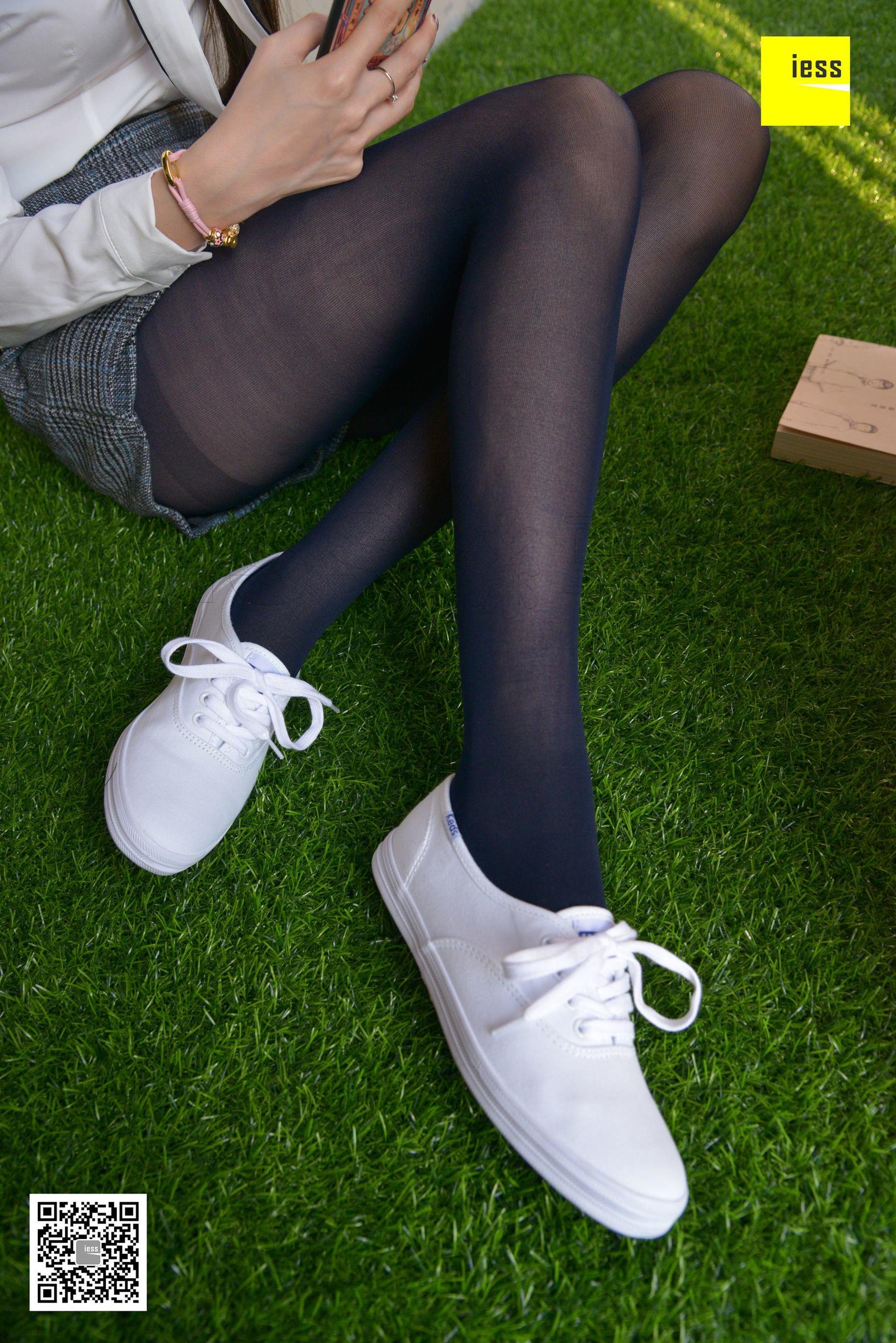 佳爷《佳爷的宝蓝色厚丝》[异思趣向IESS] 丝享家【魔鬼周三】特刊05期 写真集