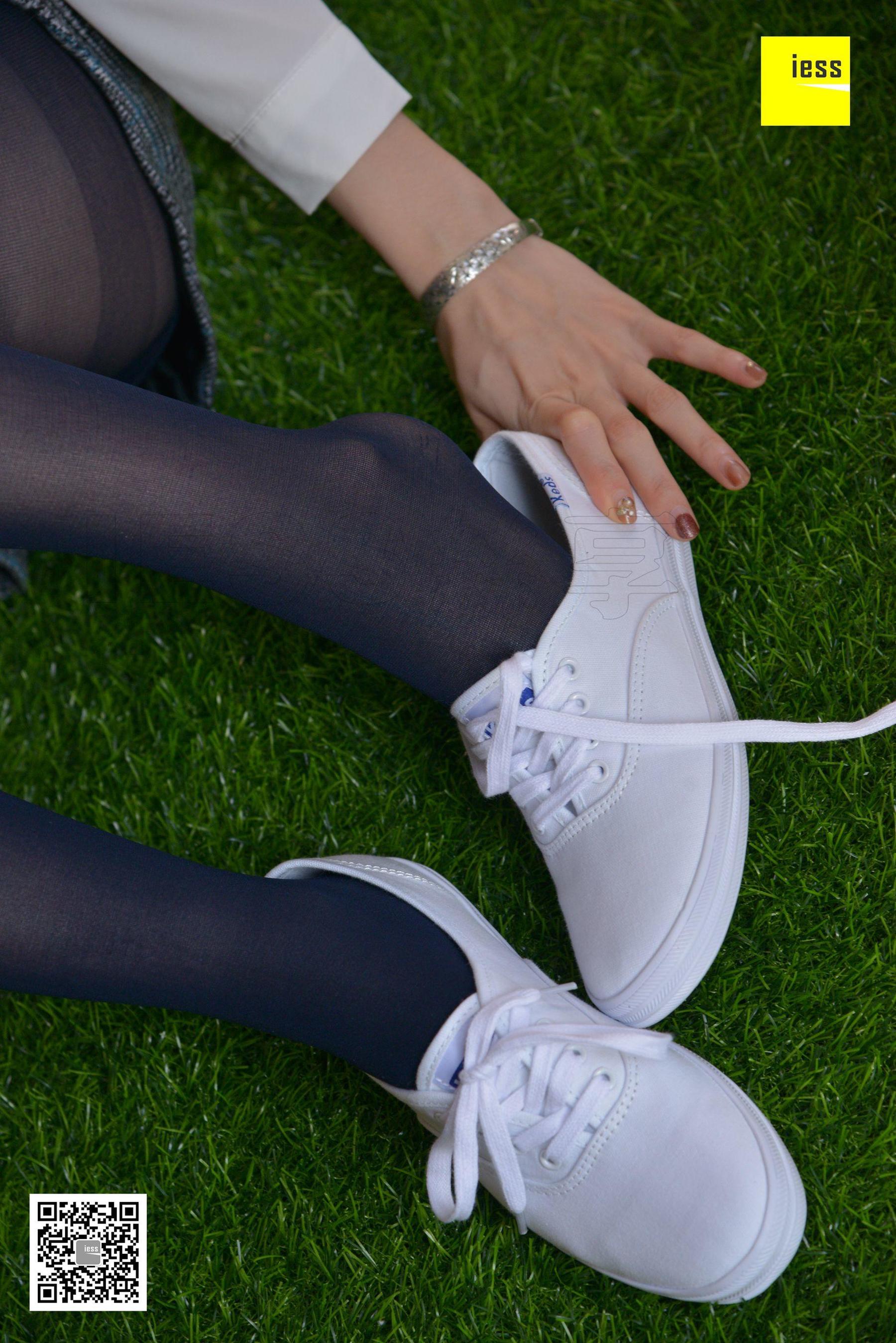 佳爷《佳爷的宝蓝色厚丝》[异思趣向IESS] 丝享家【魔鬼周三】特刊05期 写真集