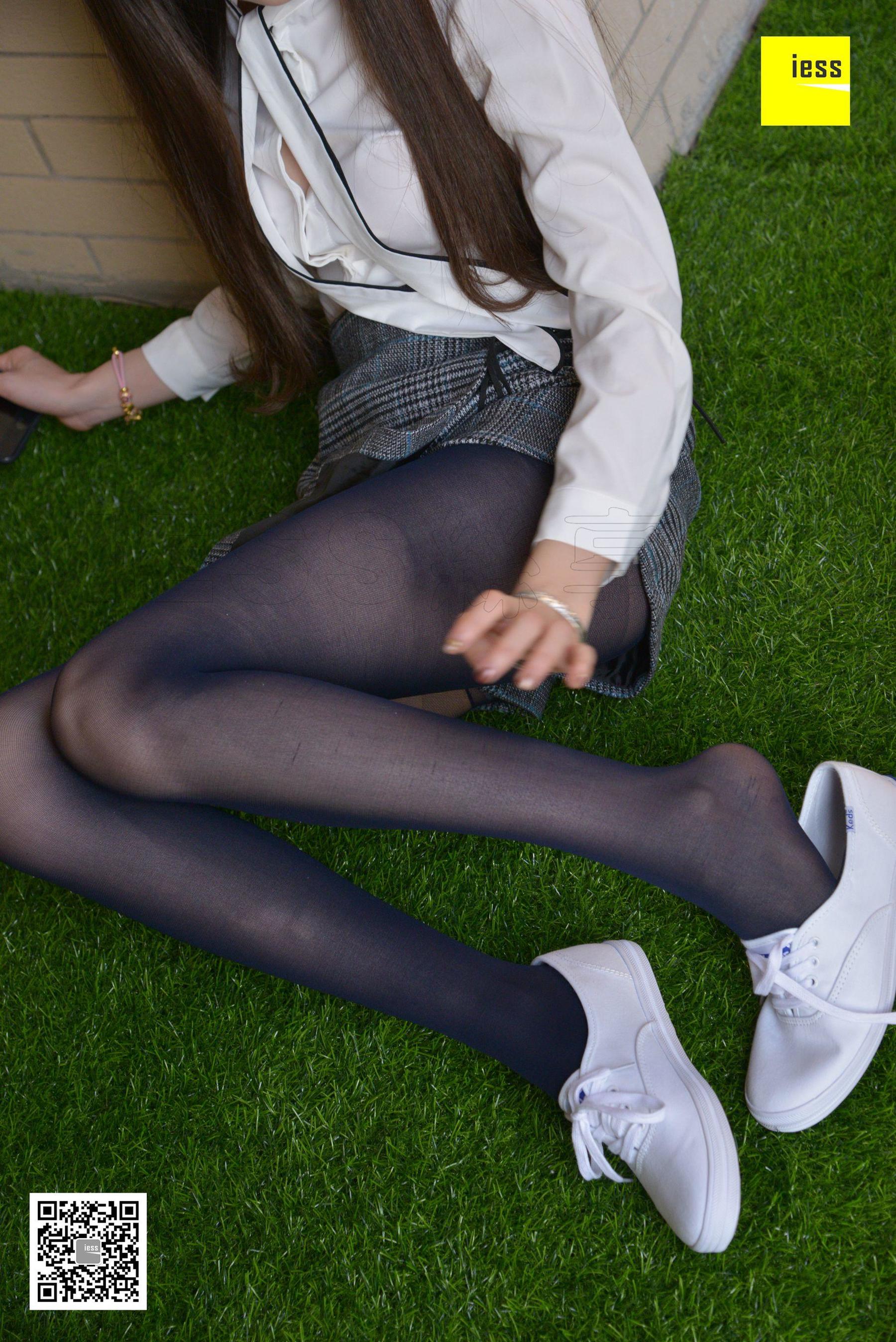 佳爷《佳爷的宝蓝色厚丝》[异思趣向IESS] 丝享家【魔鬼周三】特刊05期 写真集