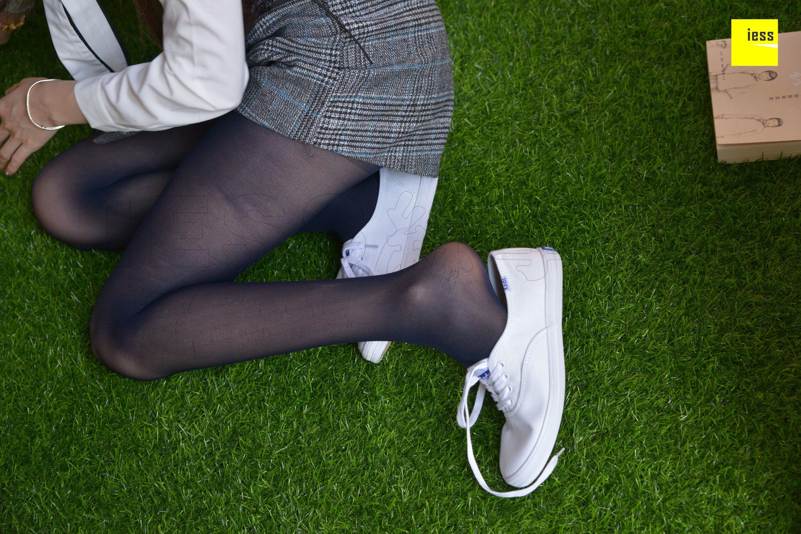 佳爷《佳爷的宝蓝色厚丝》[异思趣向IESS] 丝享家【魔鬼周三】特刊05期 写真集