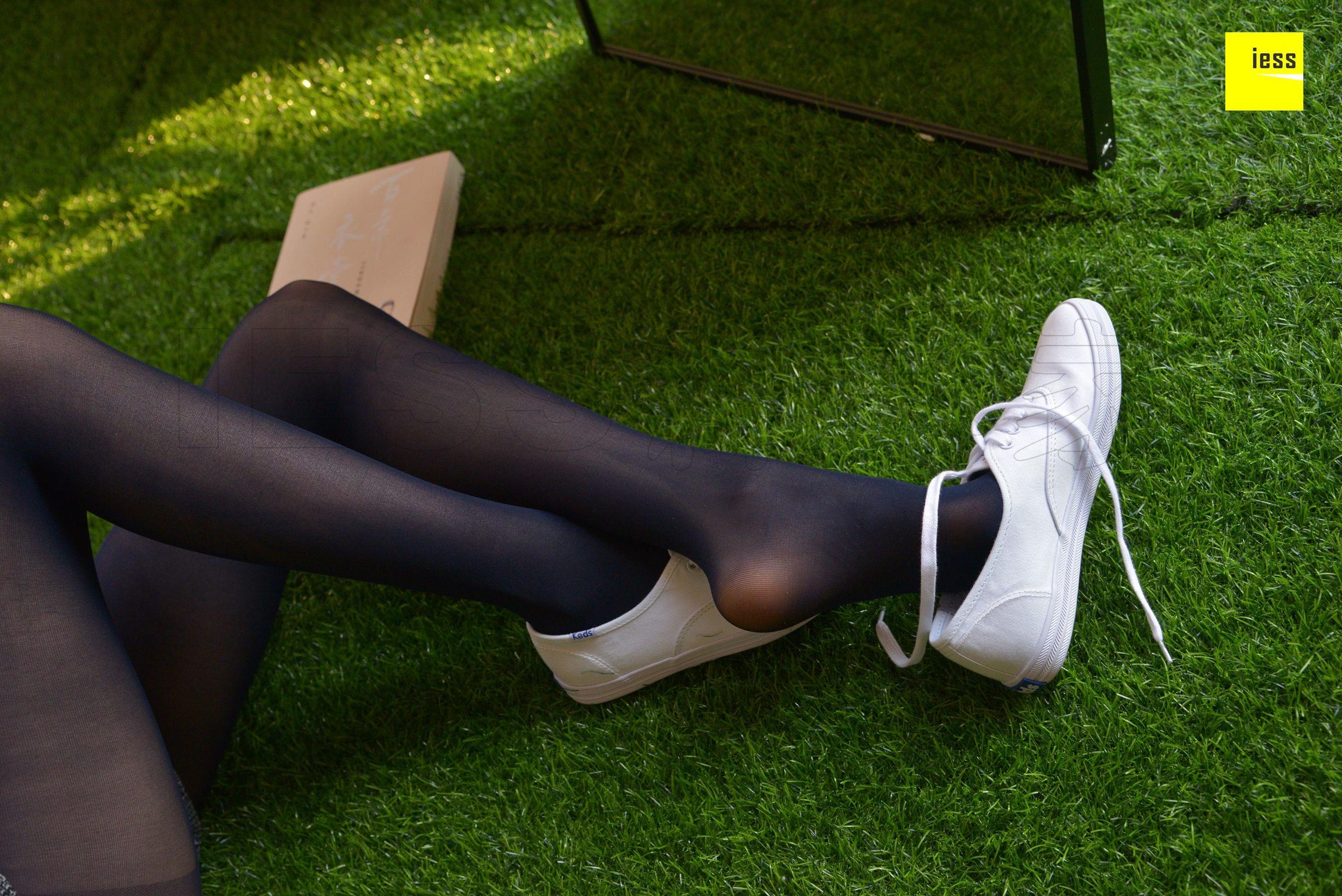 佳爷《佳爷的宝蓝色厚丝》[异思趣向IESS] 丝享家【魔鬼周三】特刊05期 写真集