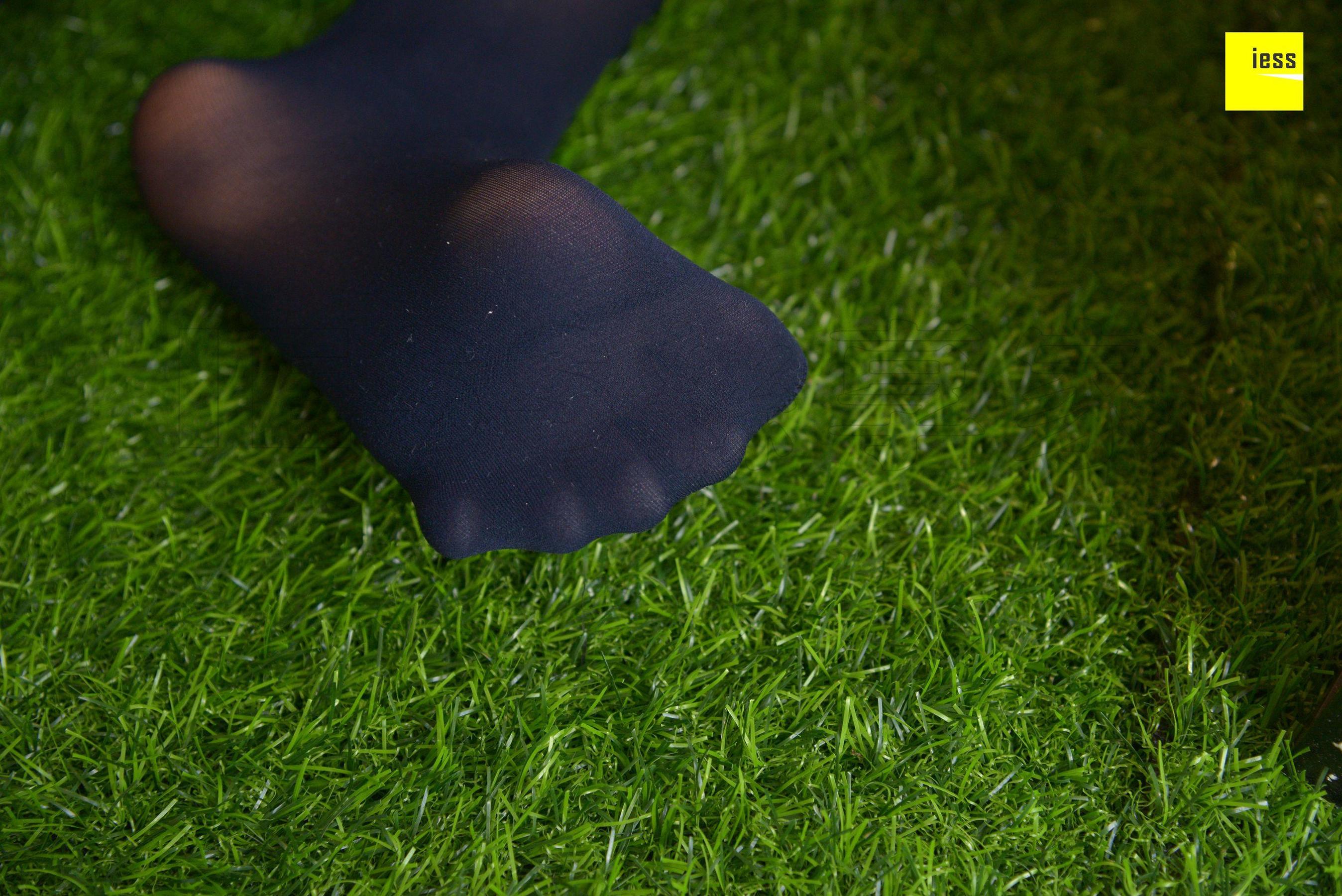 佳爷《佳爷的宝蓝色厚丝》[异思趣向IESS] 丝享家【魔鬼周三】特刊05期 写真集