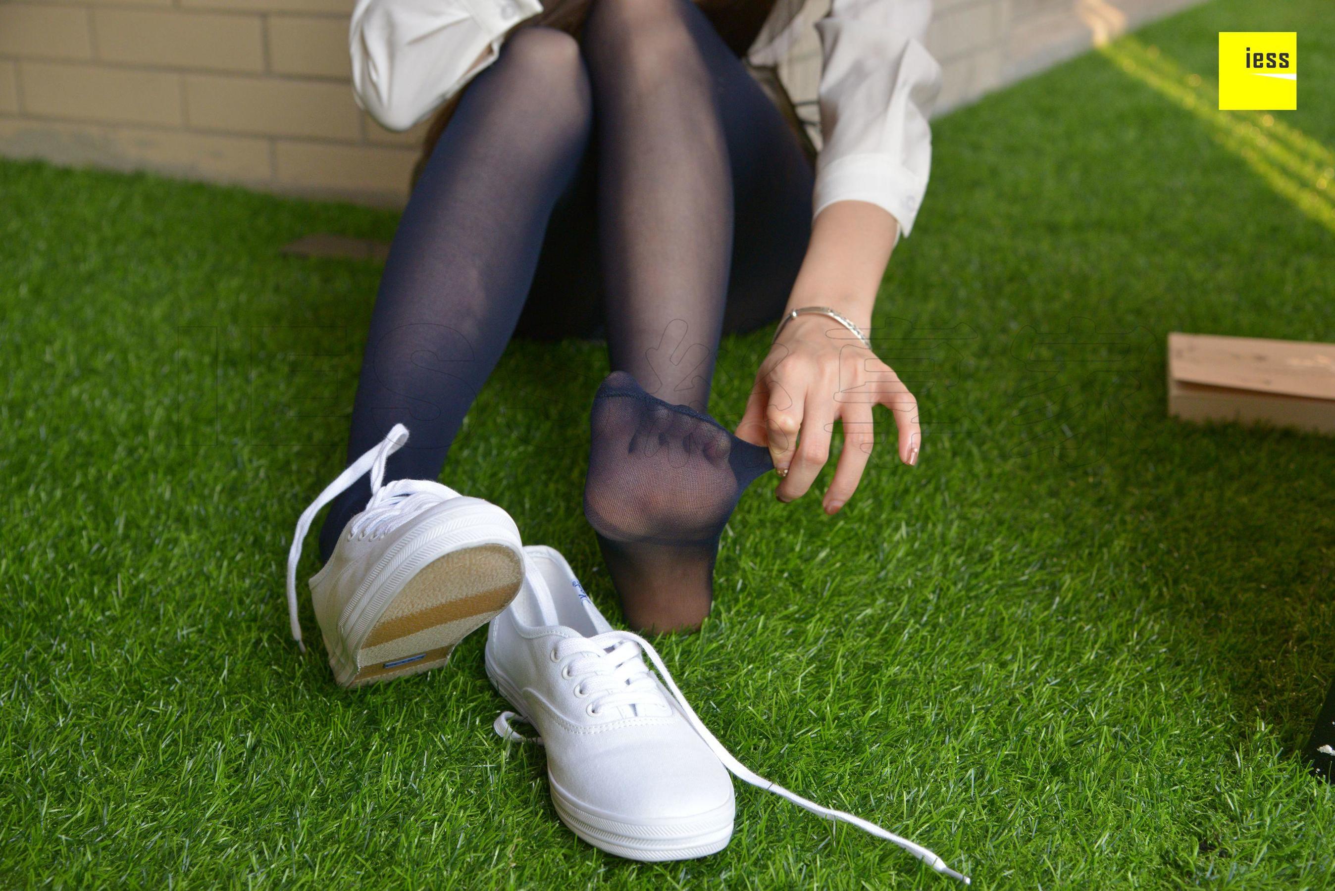 佳爷《佳爷的宝蓝色厚丝》[异思趣向IESS] 丝享家【魔鬼周三】特刊05期 写真集