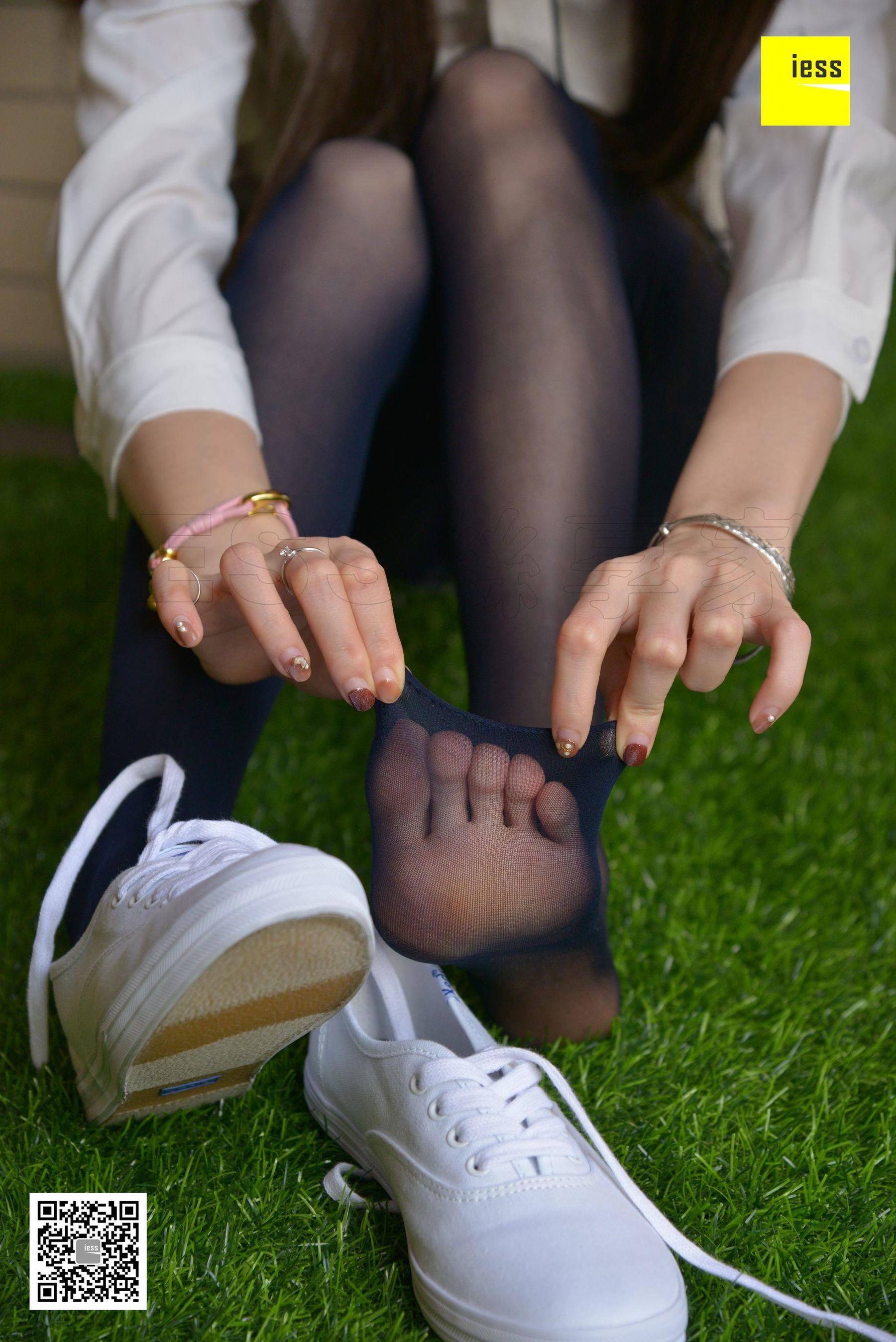 佳爷《佳爷的宝蓝色厚丝》[异思趣向IESS] 丝享家【魔鬼周三】特刊05期 写真集