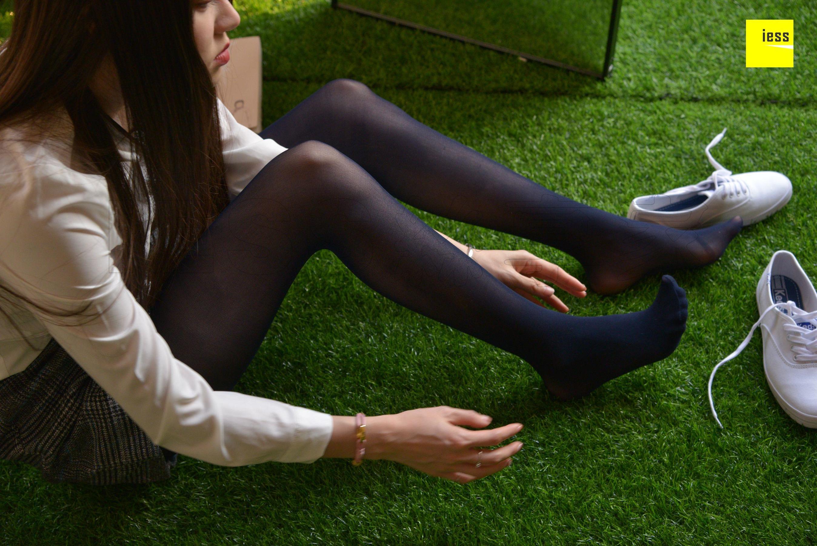 佳爷《佳爷的宝蓝色厚丝》[异思趣向IESS] 丝享家【魔鬼周三】特刊05期 写真集