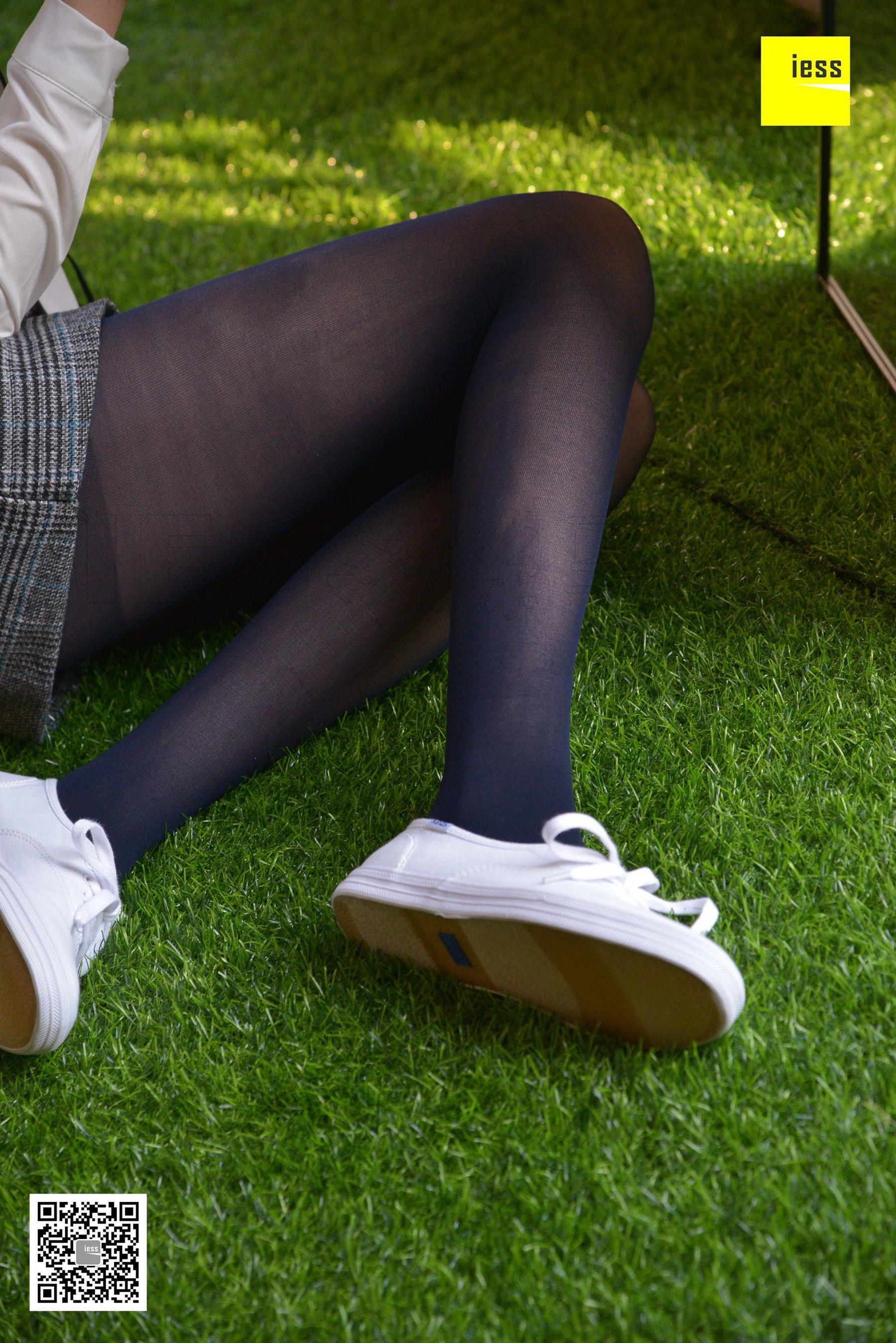 佳爷《佳爷的宝蓝色厚丝》[异思趣向IESS] 丝享家【魔鬼周三】特刊05期 写真集