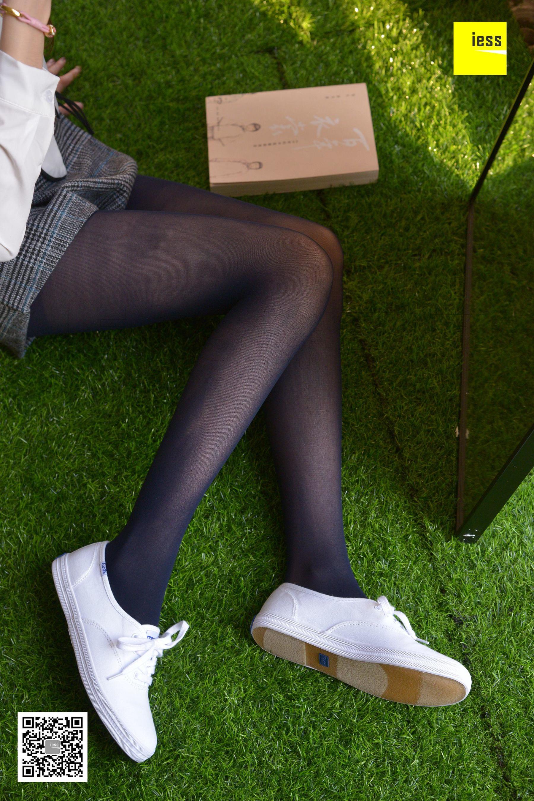 佳爷《佳爷的宝蓝色厚丝》[异思趣向IESS] 丝享家【魔鬼周三】特刊05期 写真集