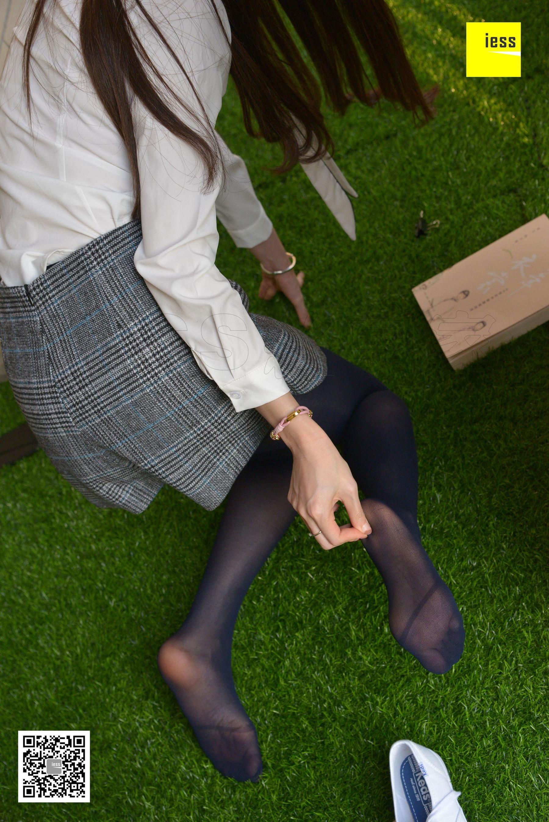 佳爷《佳爷的宝蓝色厚丝》[异思趣向IESS] 丝享家【魔鬼周三】特刊05期 写真集