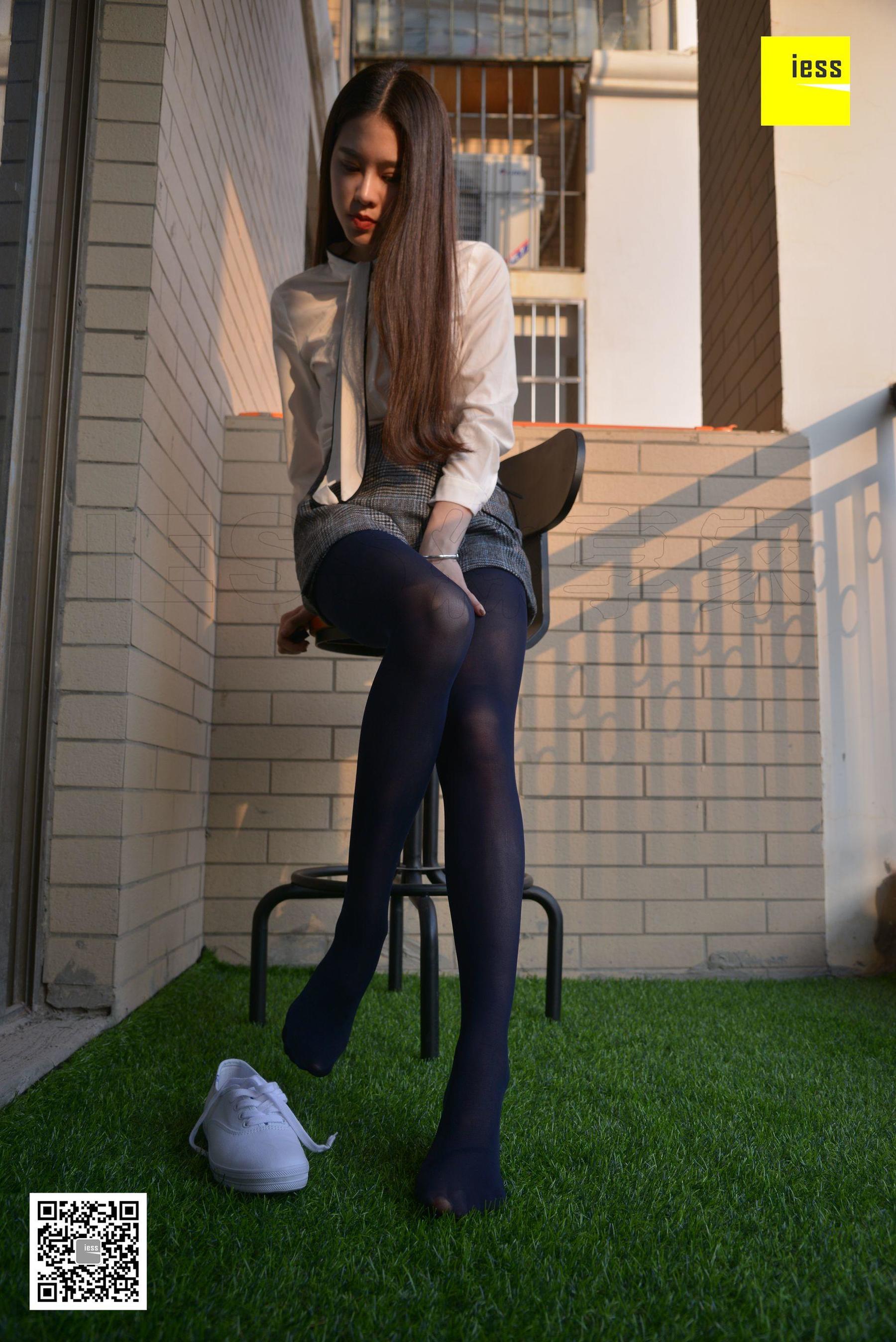 佳爷《佳爷的宝蓝色厚丝》[异思趣向IESS] 丝享家【魔鬼周三】特刊05期 写真集