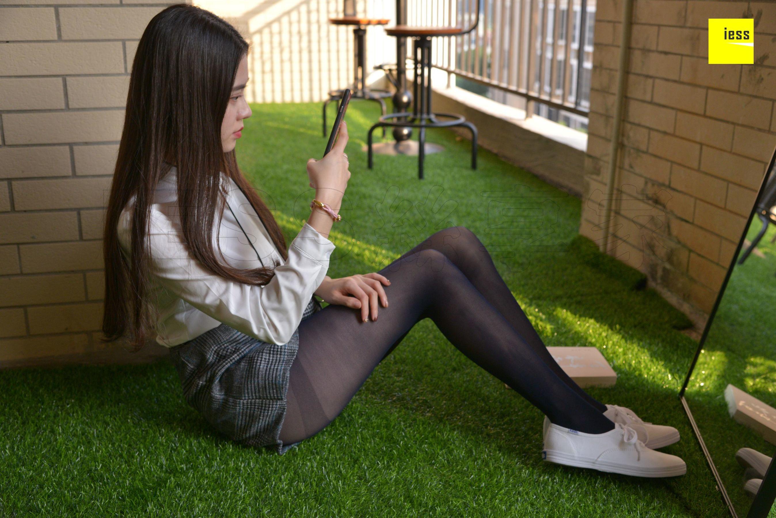 佳爷《佳爷的宝蓝色厚丝》[异思趣向IESS] 丝享家【魔鬼周三】特刊05期 写真集