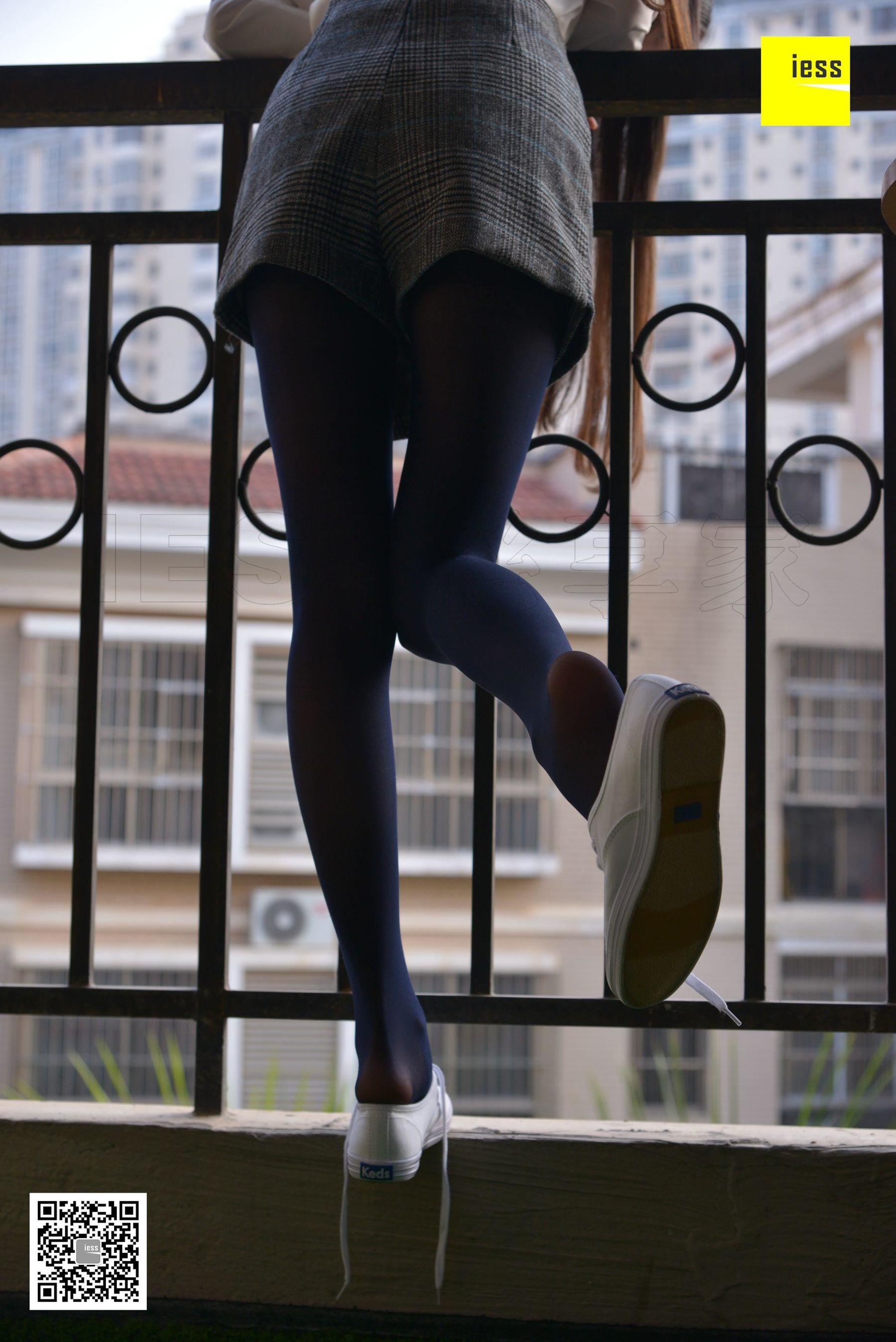 佳爷《佳爷的宝蓝色厚丝》[异思趣向IESS] 丝享家【魔鬼周三】特刊05期 写真集