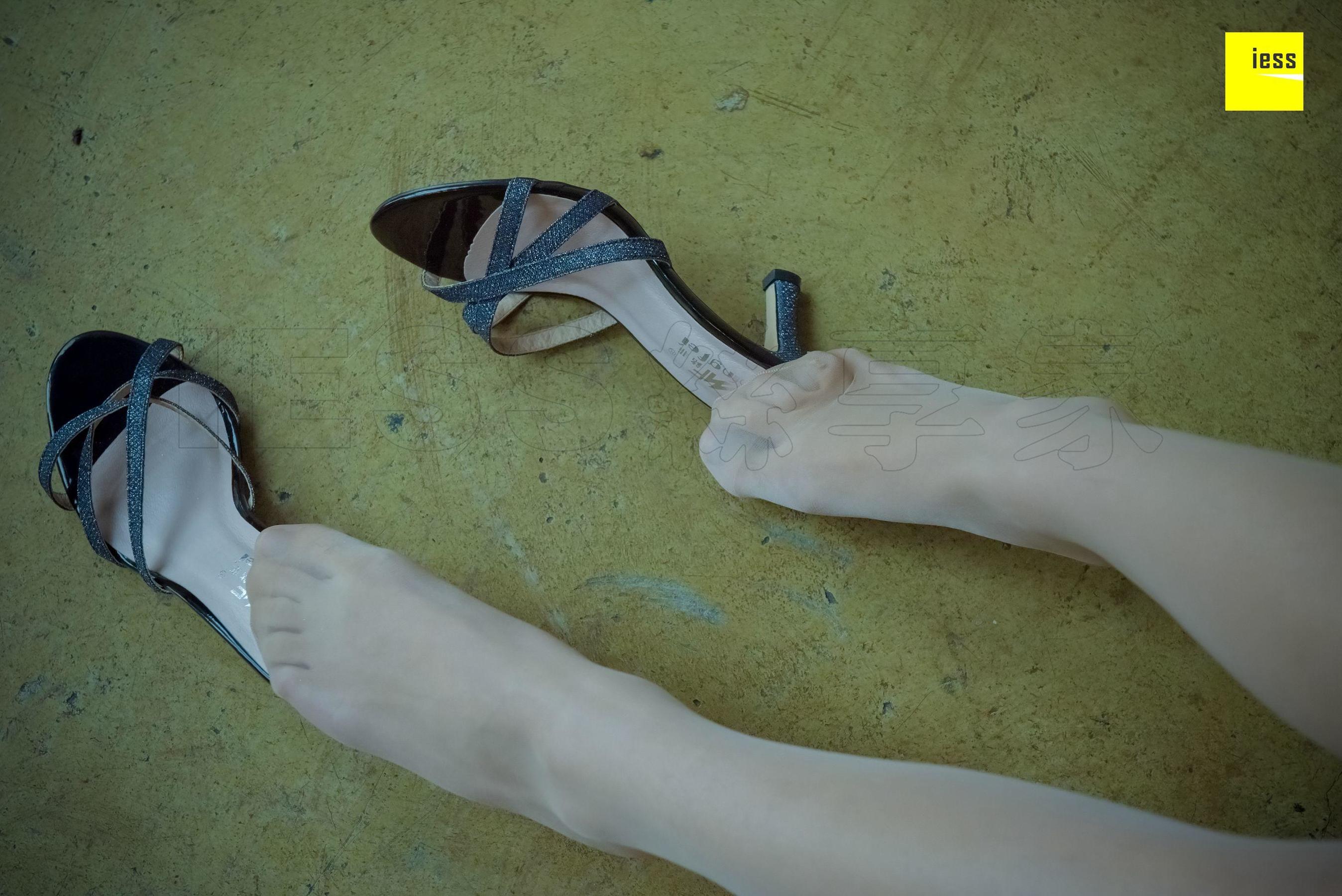 木木《风情万种肉丝凉拖》 [异思趣向IESS] 丝享家166 写真集