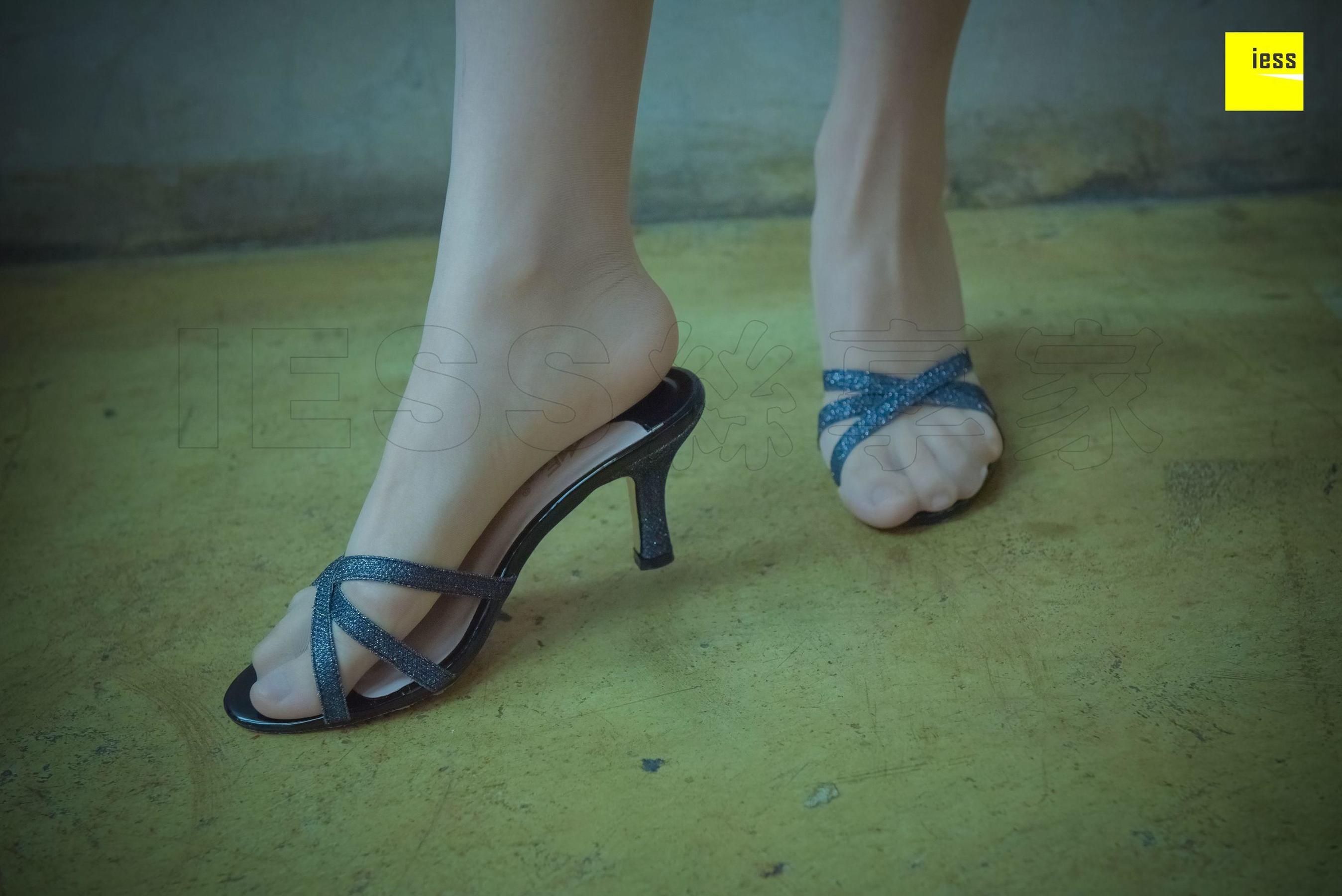 木木《风情万种肉丝凉拖》 [异思趣向IESS] 丝享家166 写真集