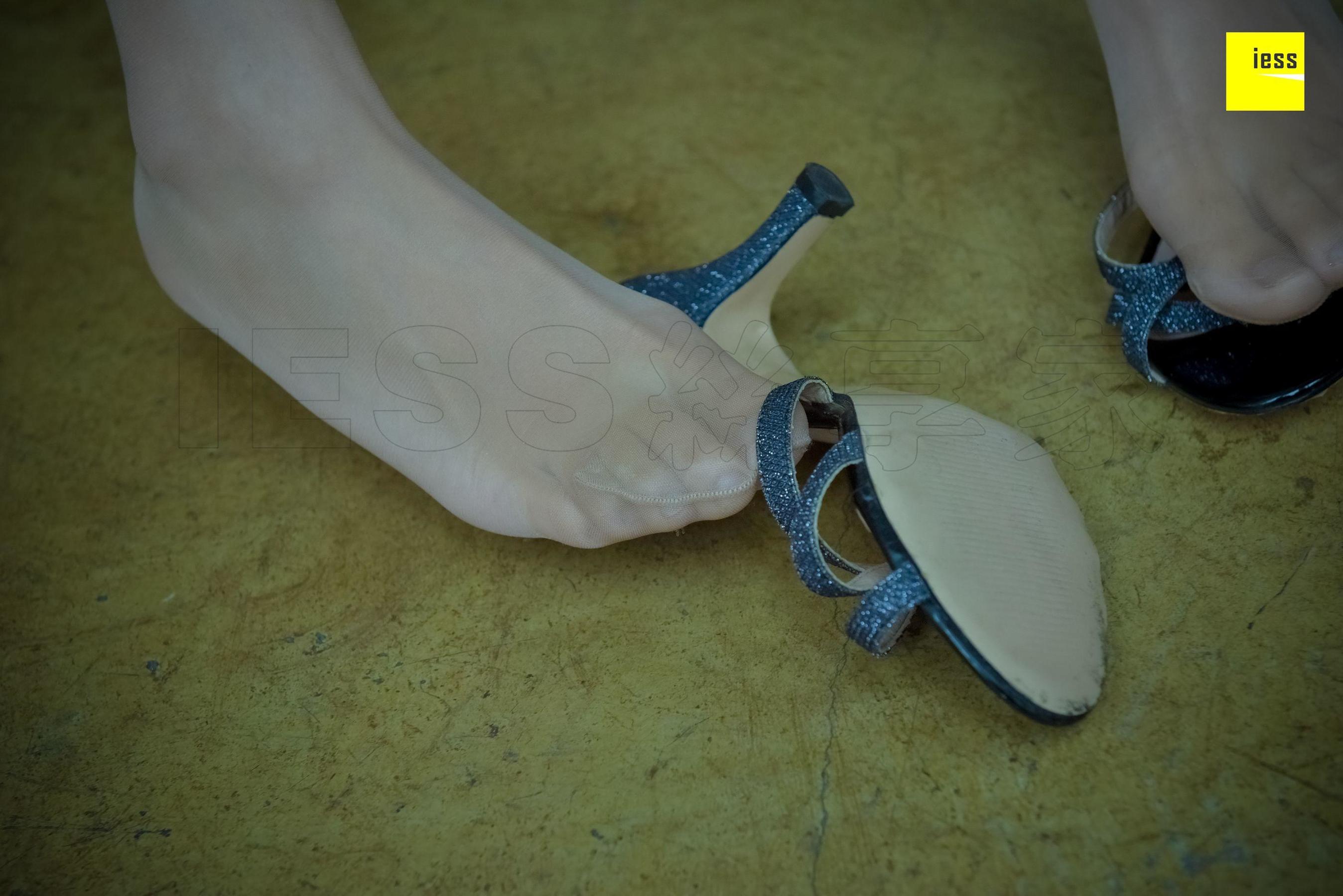 木木《风情万种肉丝凉拖》 [异思趣向IESS] 丝享家166 写真集