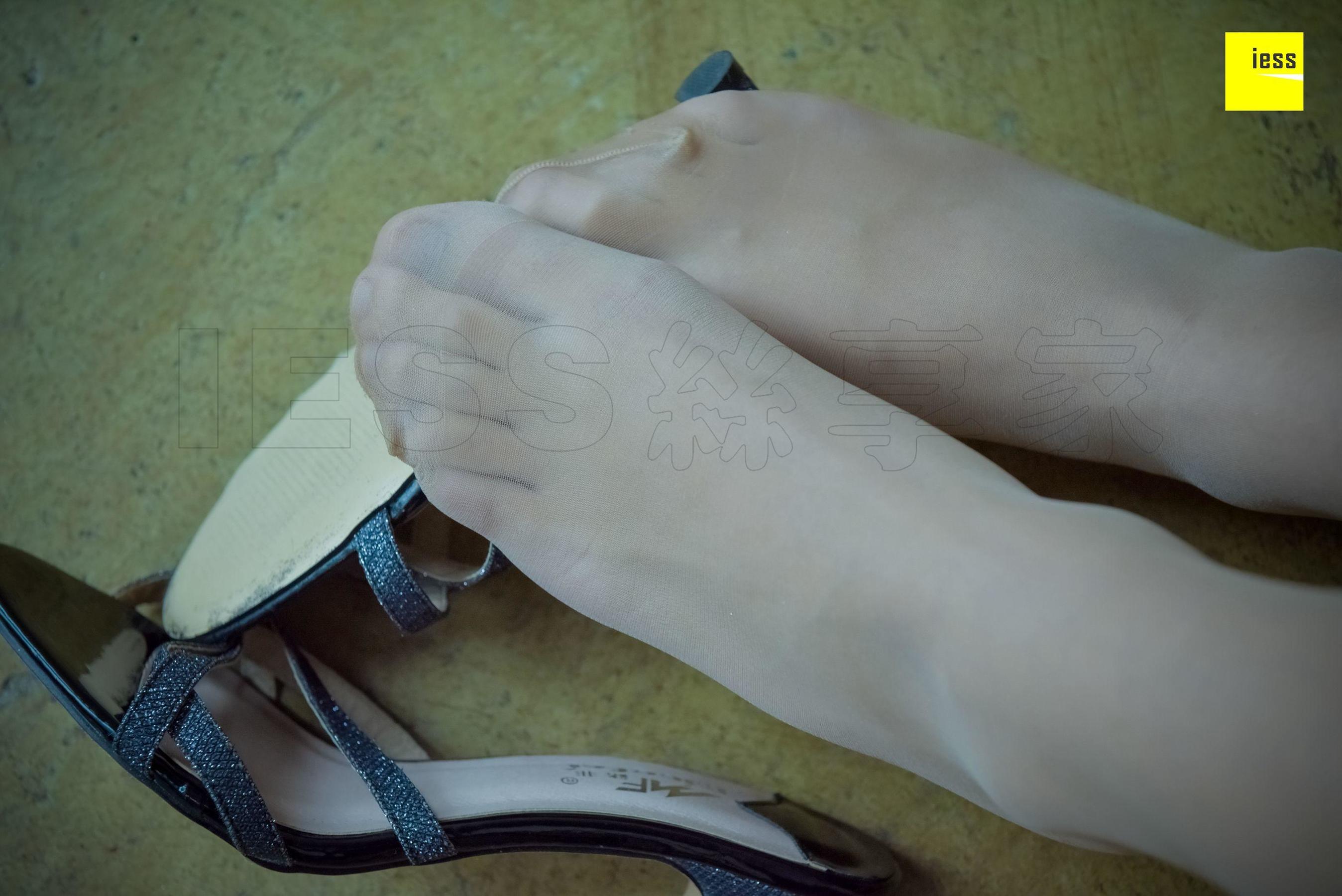 木木《风情万种肉丝凉拖》 [异思趣向IESS] 丝享家166 写真集