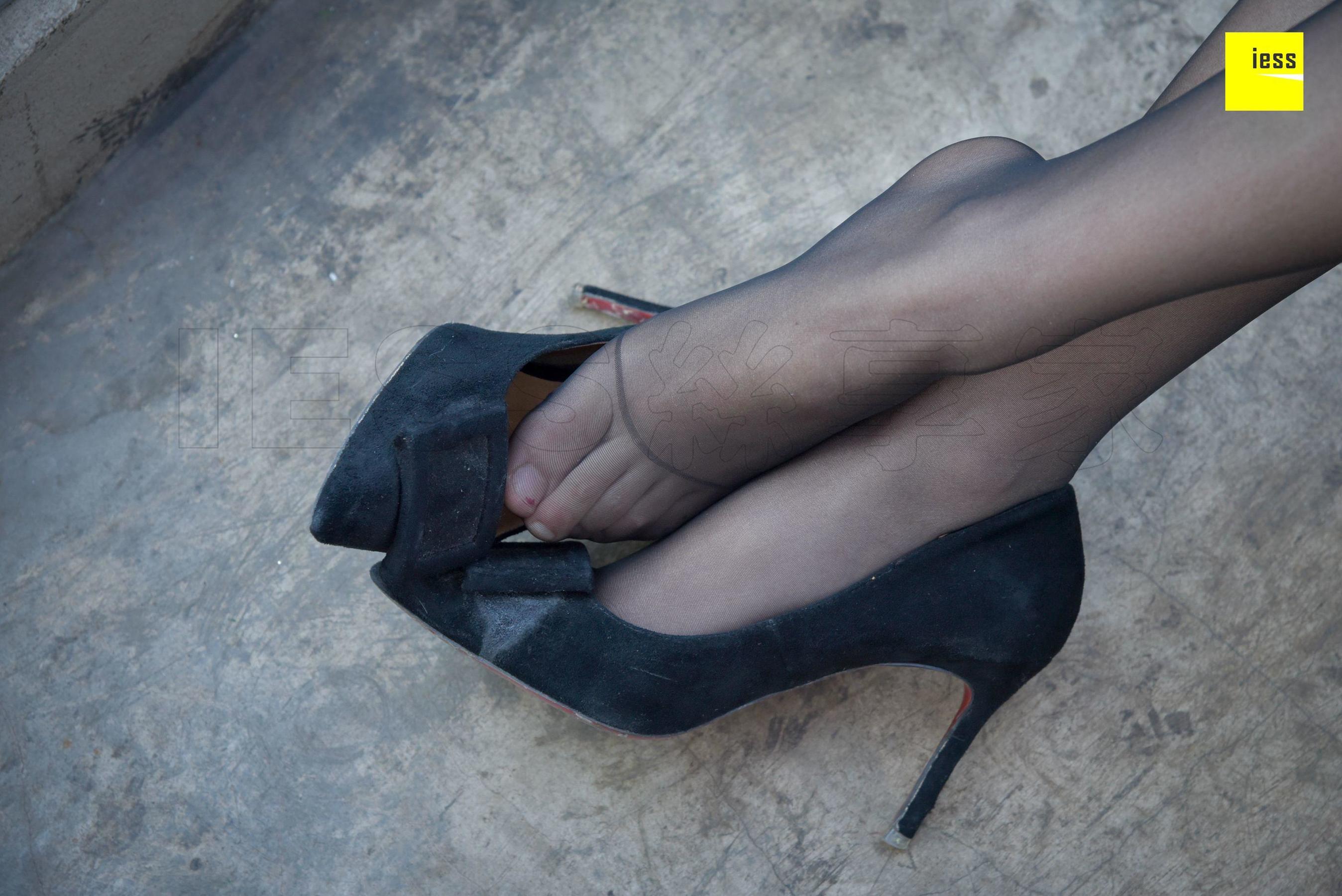 来来《连衣裙性感黑丝》[异思趣向IESS] 丝享家174 写真集