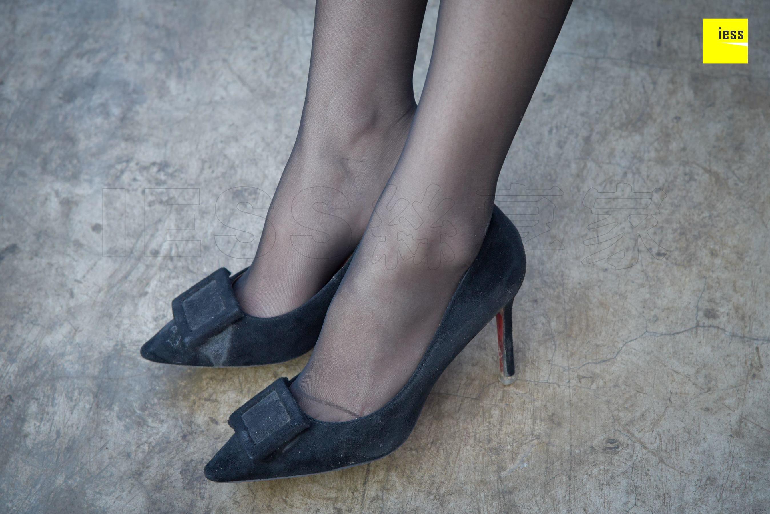 来来《连衣裙性感黑丝》[异思趣向IESS] 丝享家174 写真集