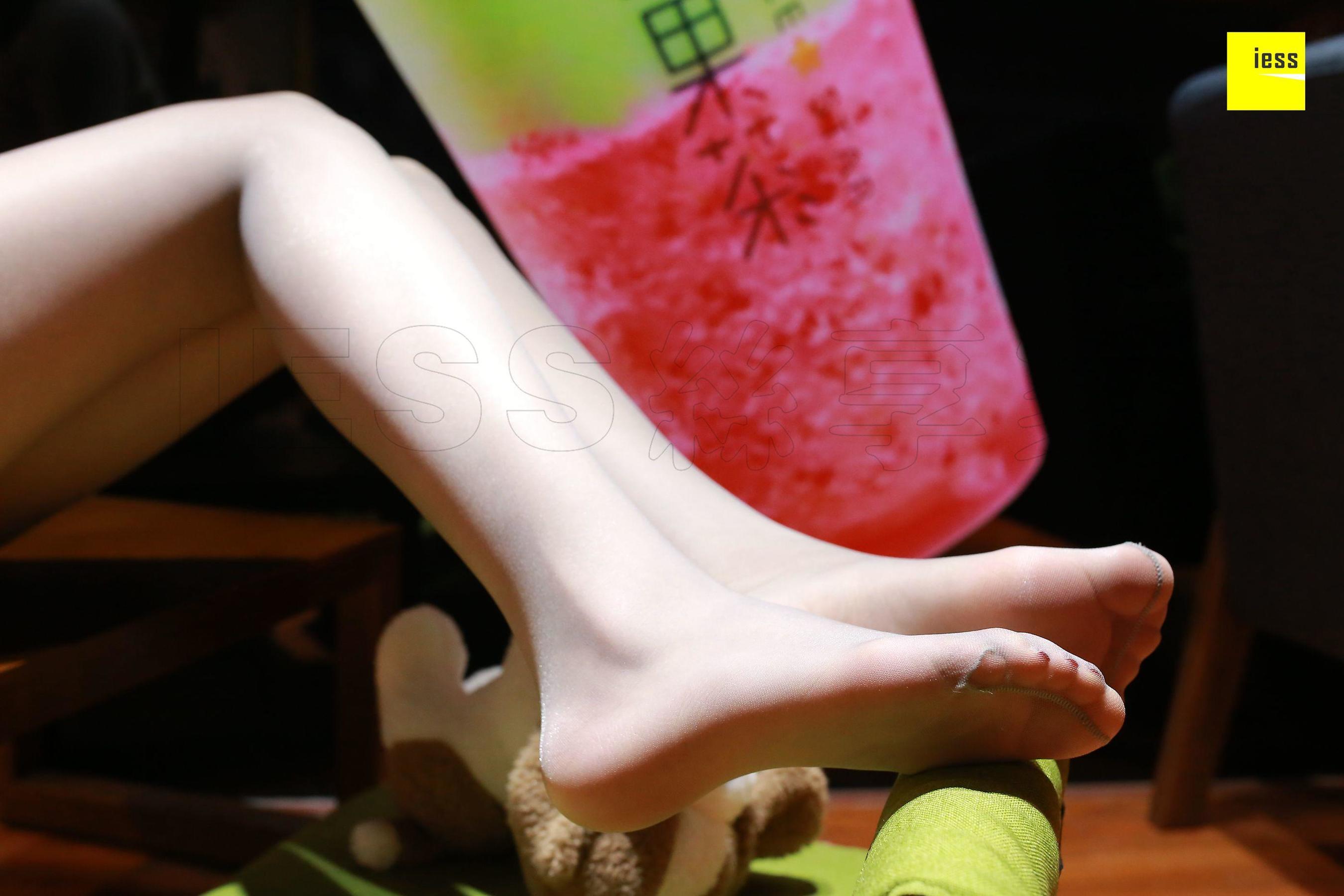 七七《细腻质感灰丝》 [异思趣向IESS] 丝享家184 写真集