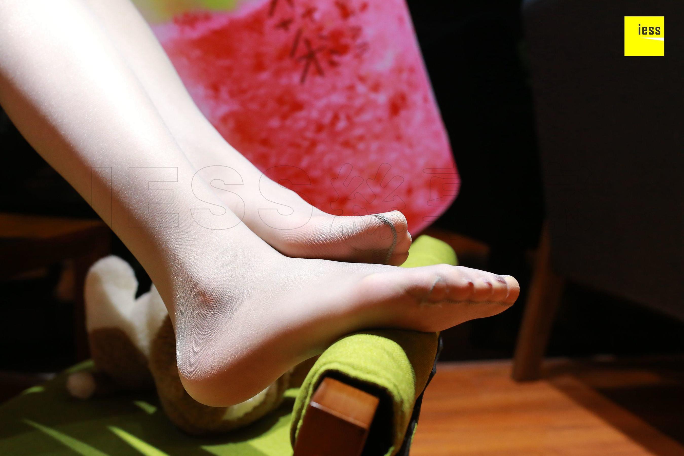 七七《细腻质感灰丝》 [异思趣向IESS] 丝享家184 写真集