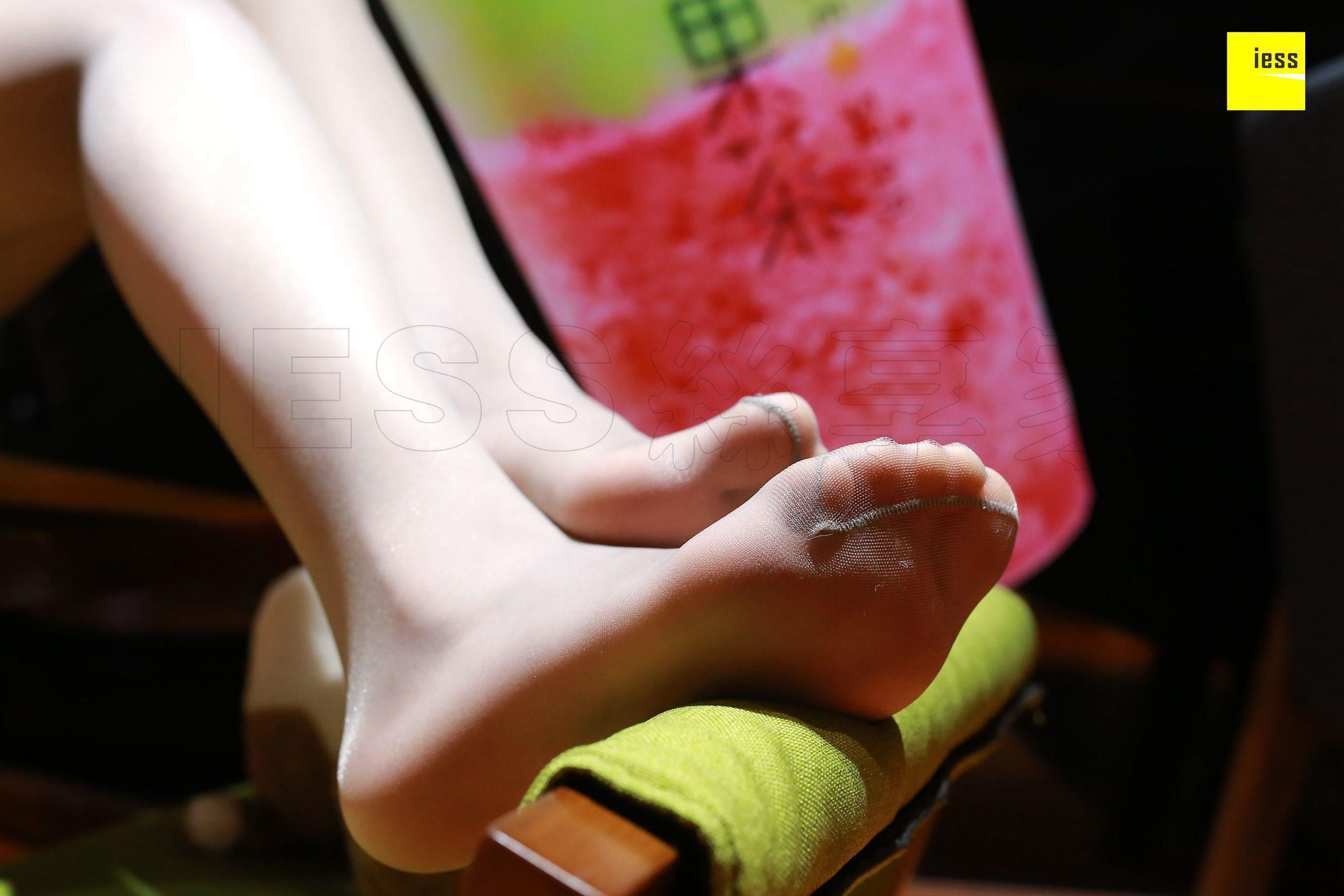 七七《细腻质感灰丝》 [异思趣向IESS] 丝享家184 写真集