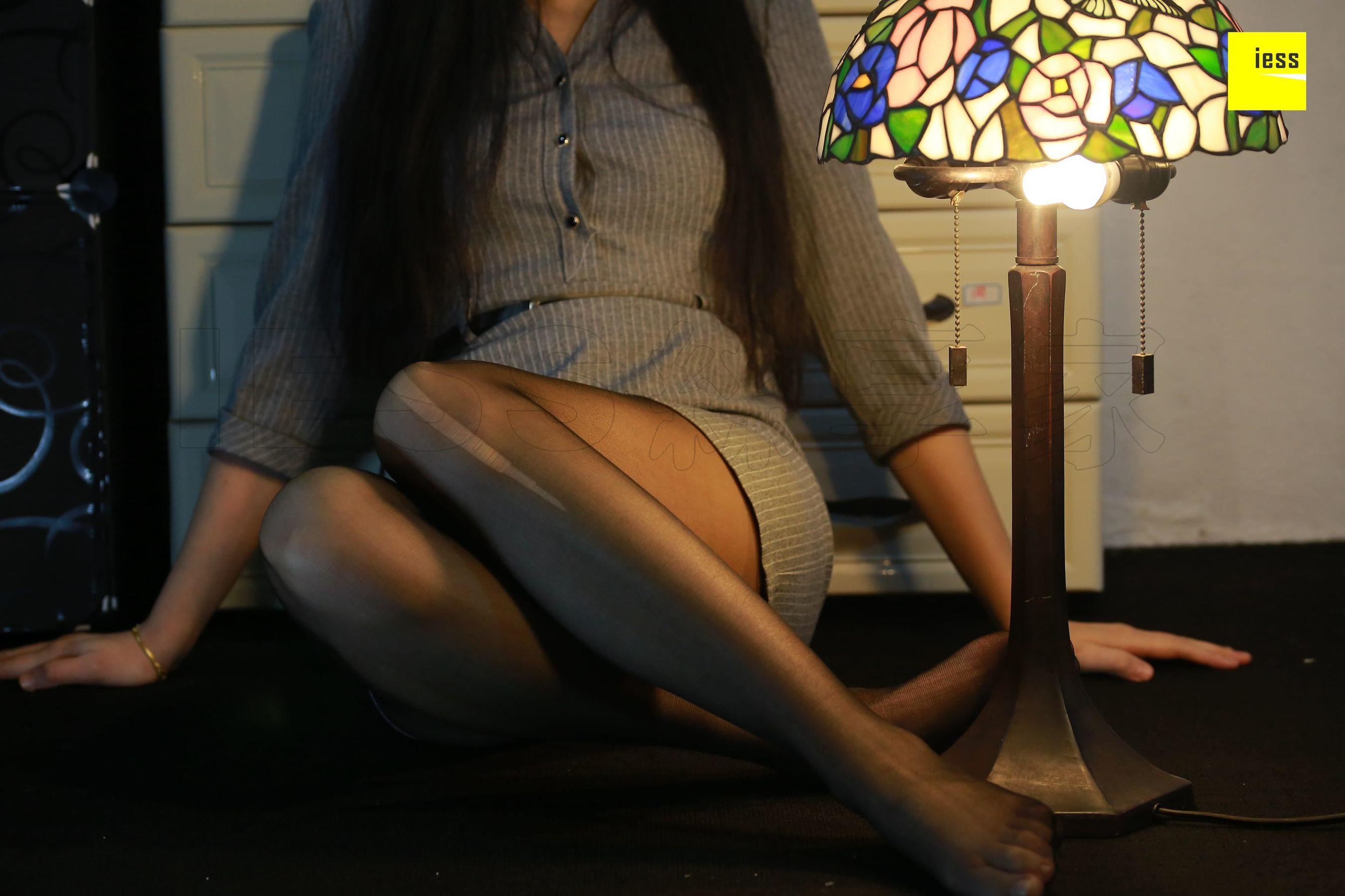 文欣《镜中花黑丝》 [异思趣向IESS] 丝享家198 写真集