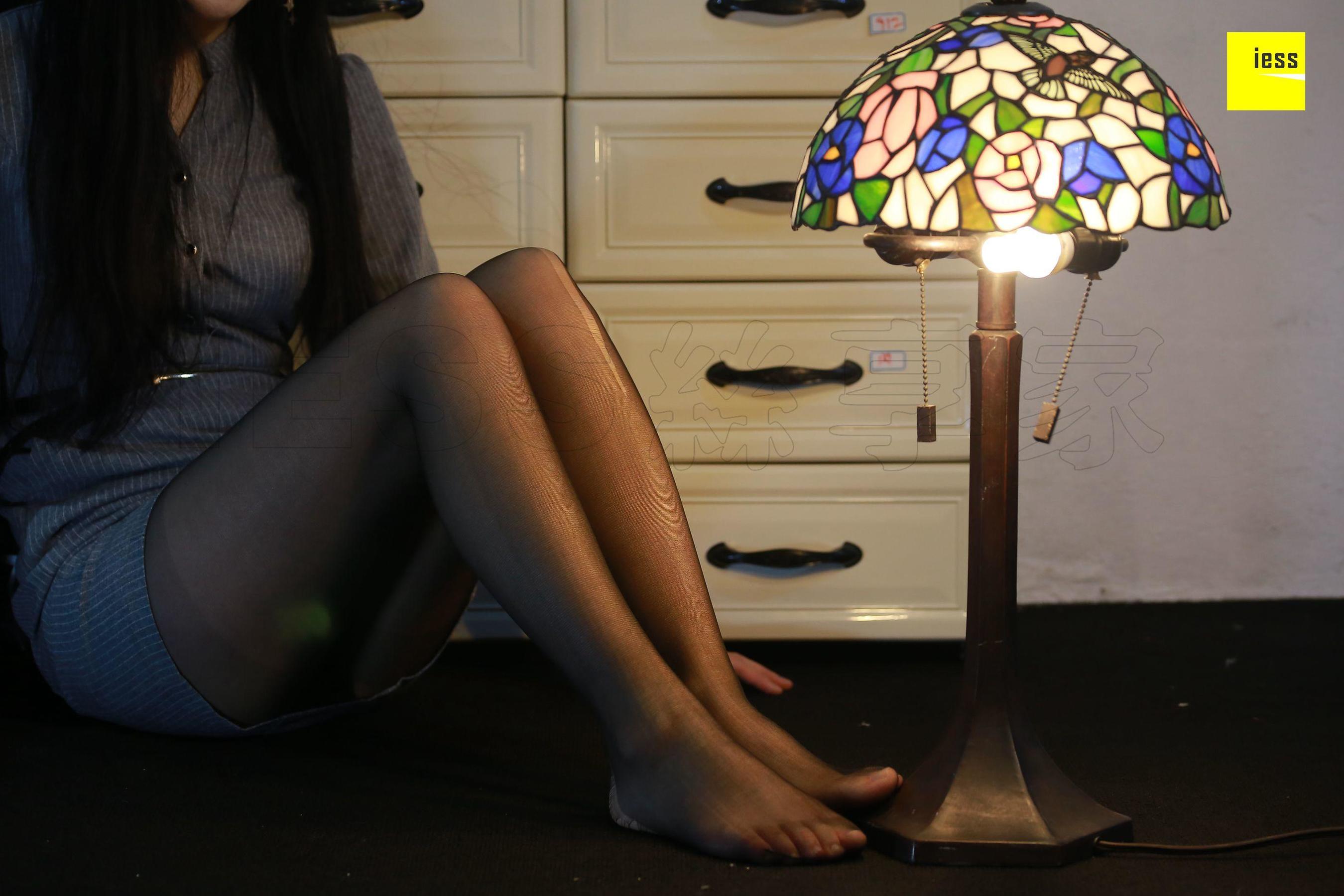 文欣《镜中花黑丝》 [异思趣向IESS] 丝享家198 写真集