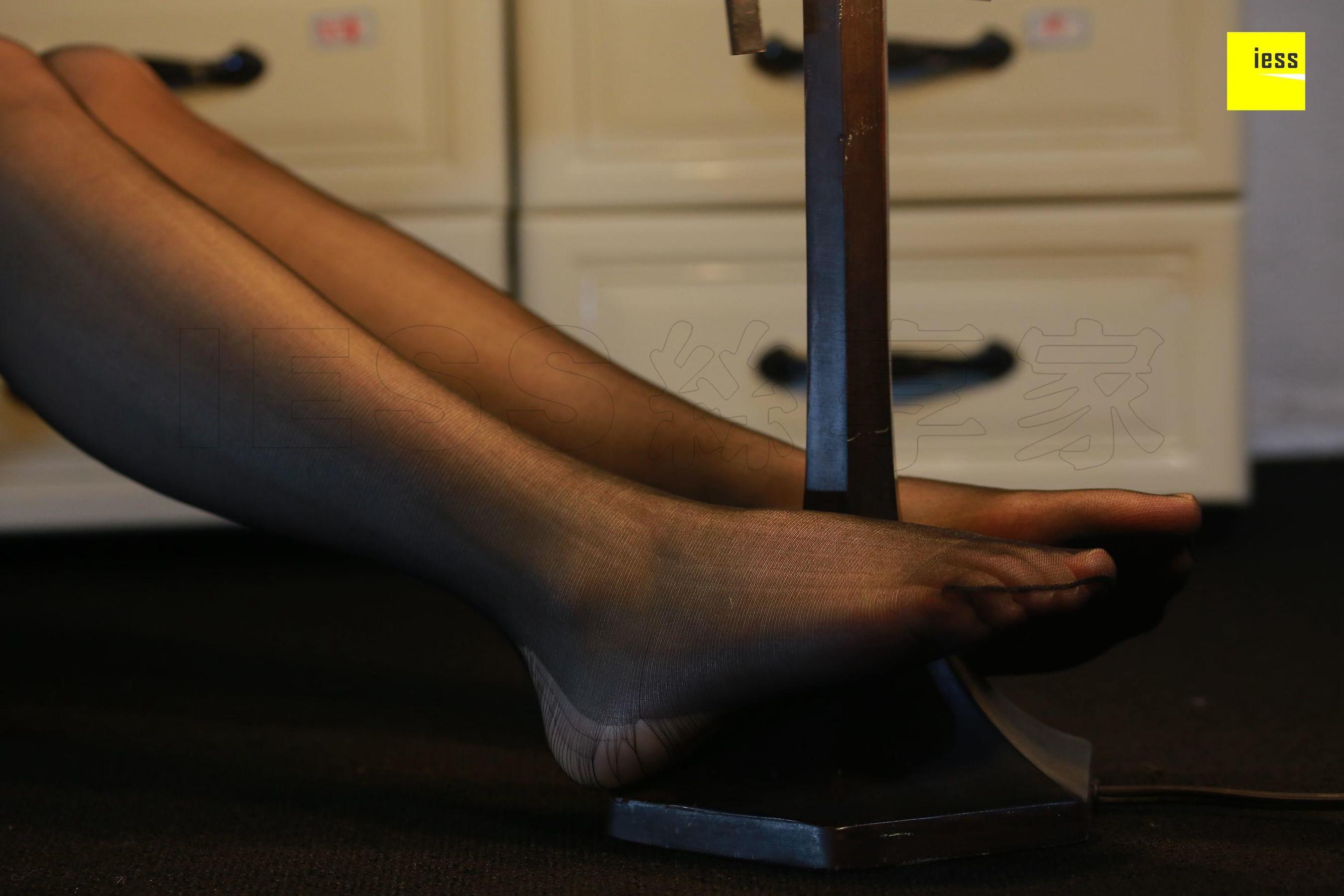 文欣《镜中花黑丝》 [异思趣向IESS] 丝享家198 写真集