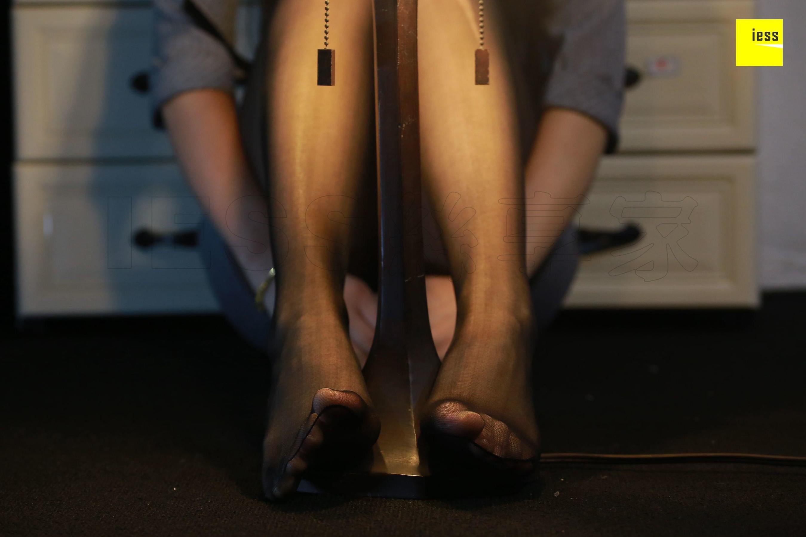 文欣《镜中花黑丝》 [异思趣向IESS] 丝享家198 写真集