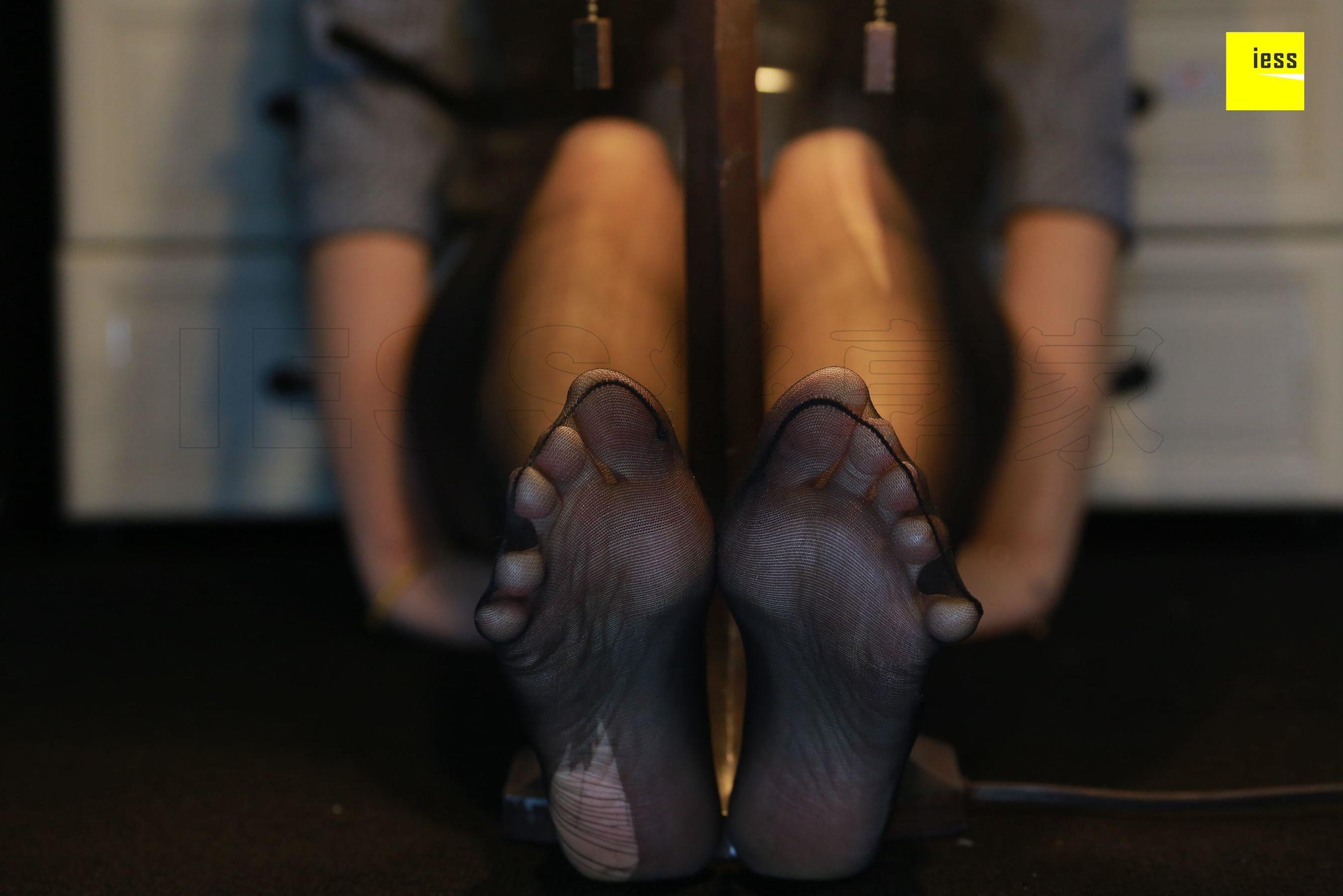 文欣《镜中花黑丝》 [异思趣向IESS] 丝享家198 写真集