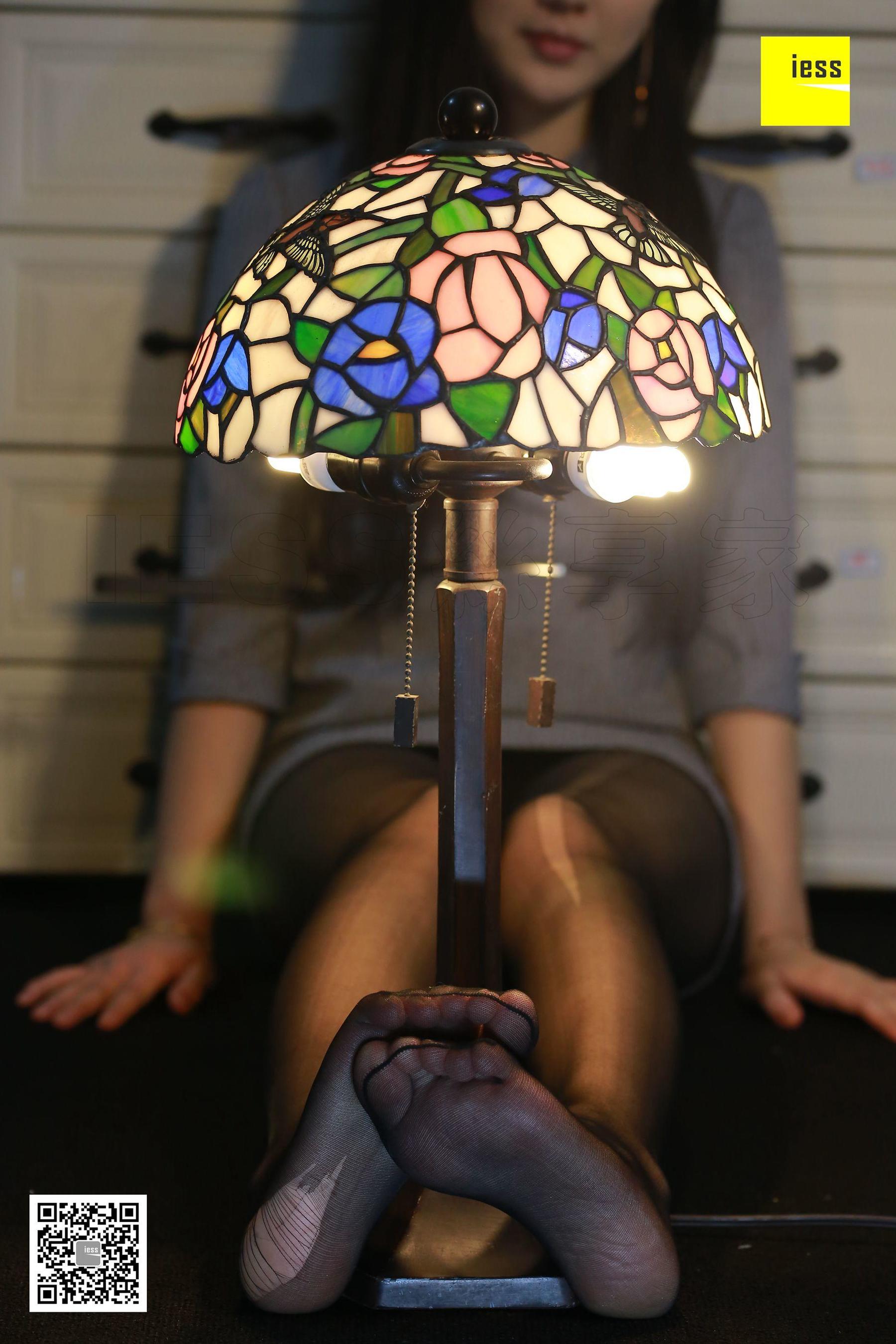 文欣《镜中花黑丝》 [异思趣向IESS] 丝享家198 写真集