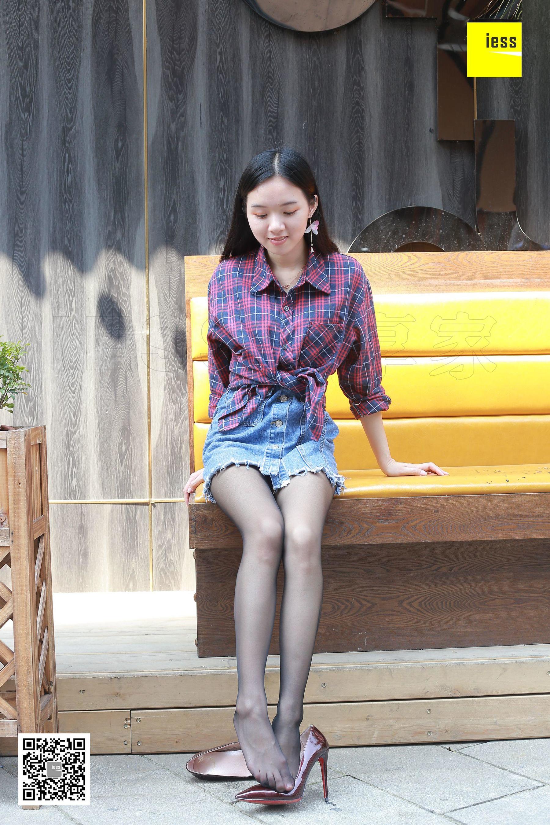 木木《酒窝美女的黑丝》 [异思趣向IESS] 丝享家204 写真集