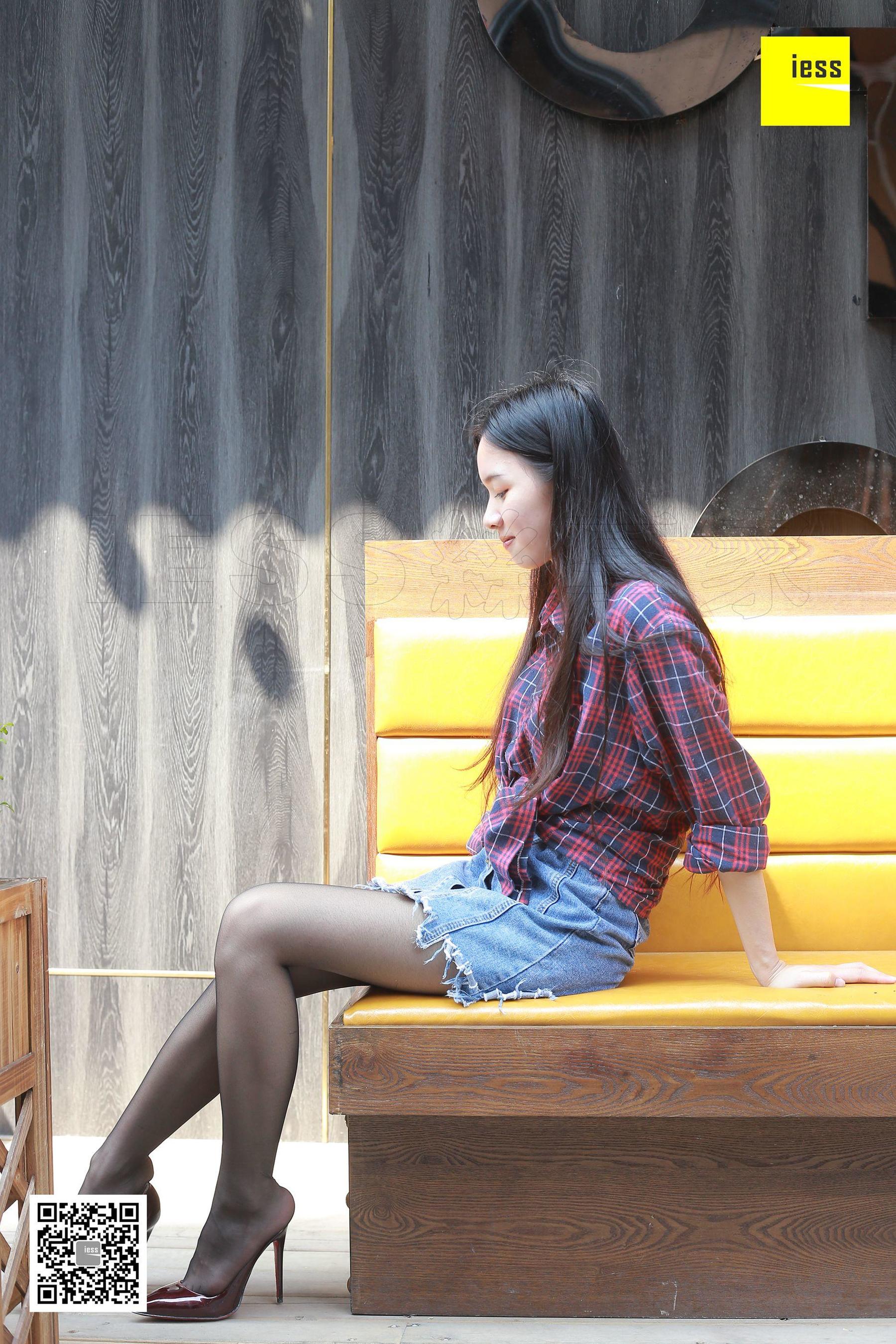 木木《酒窝美女的黑丝》 [异思趣向IESS] 丝享家204 写真集