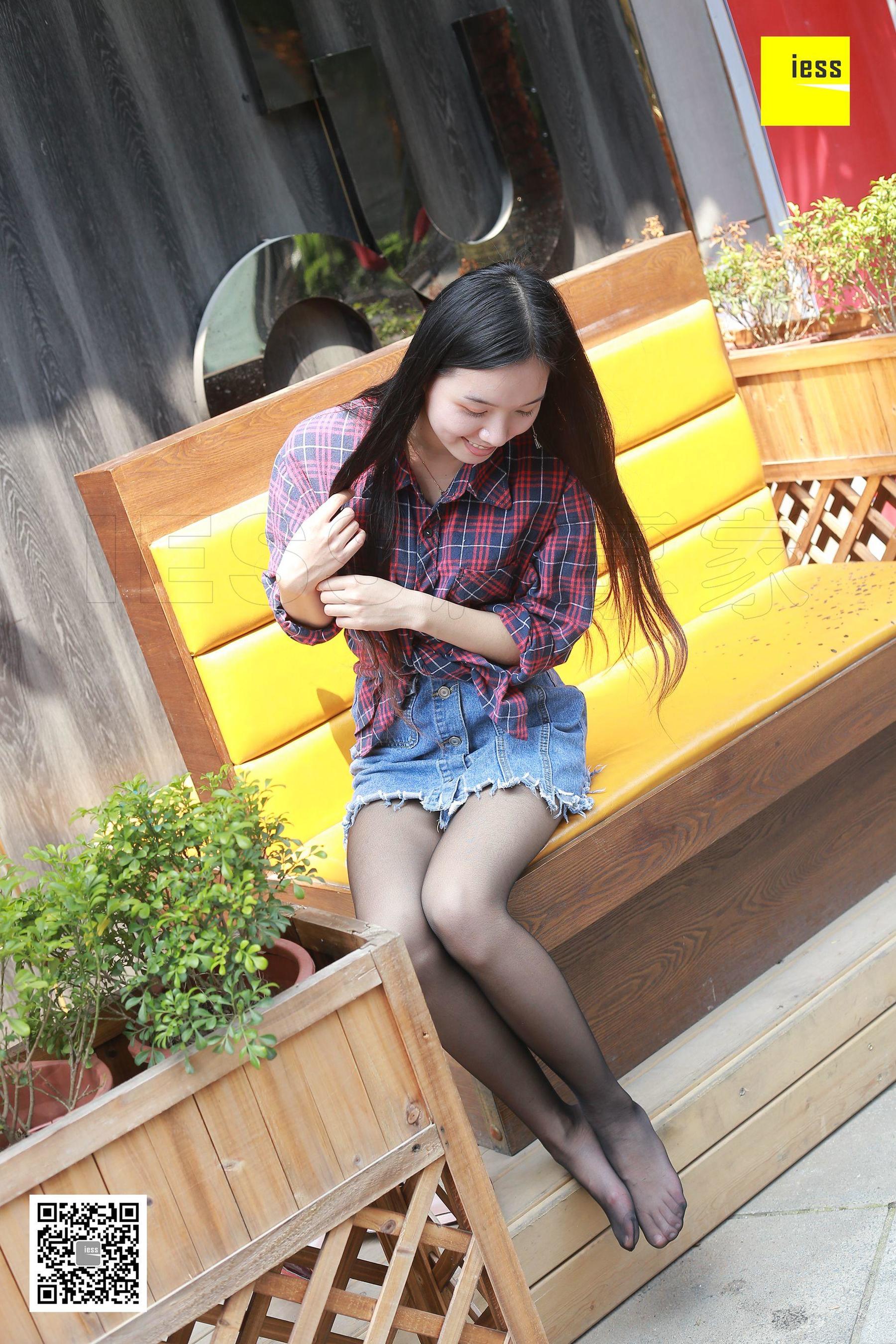 木木《酒窝美女的黑丝》 [异思趣向IESS] 丝享家204 写真集