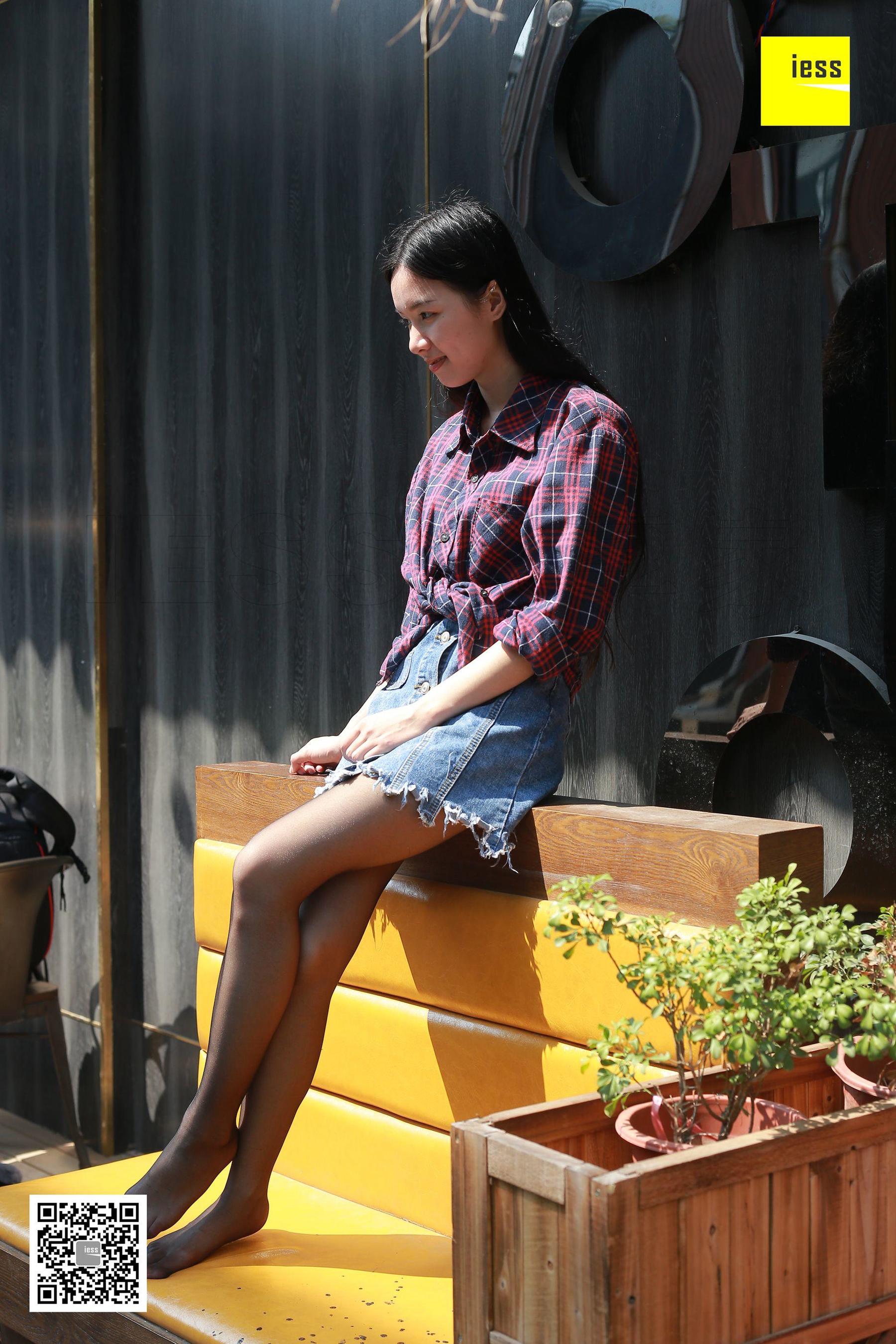 木木《酒窝美女的黑丝》 [异思趣向IESS] 丝享家204 写真集