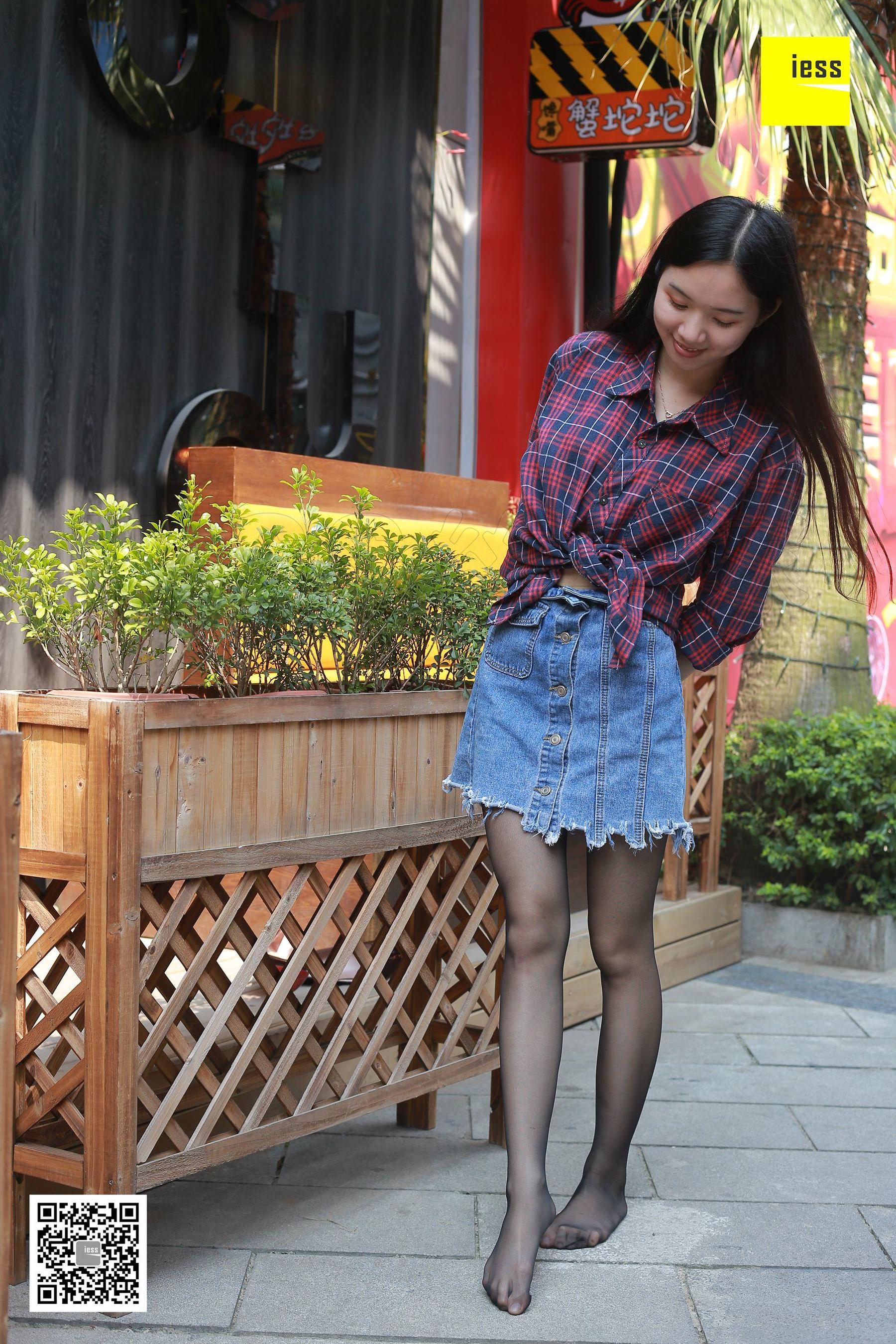 木木《酒窝美女的黑丝》 [异思趣向IESS] 丝享家204 写真集