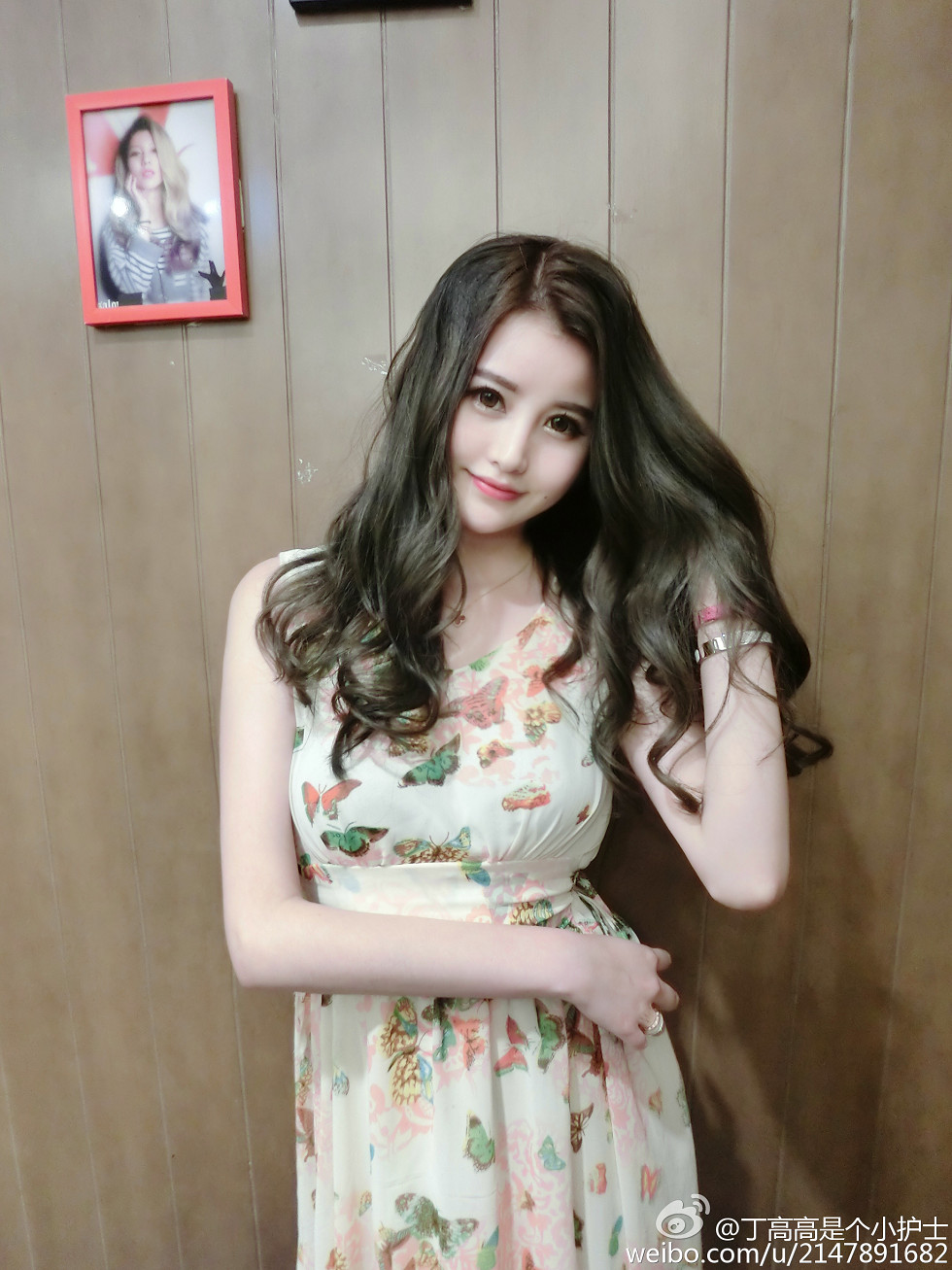 嫩模丁高高是个小护士性感自拍美图微博写真150P