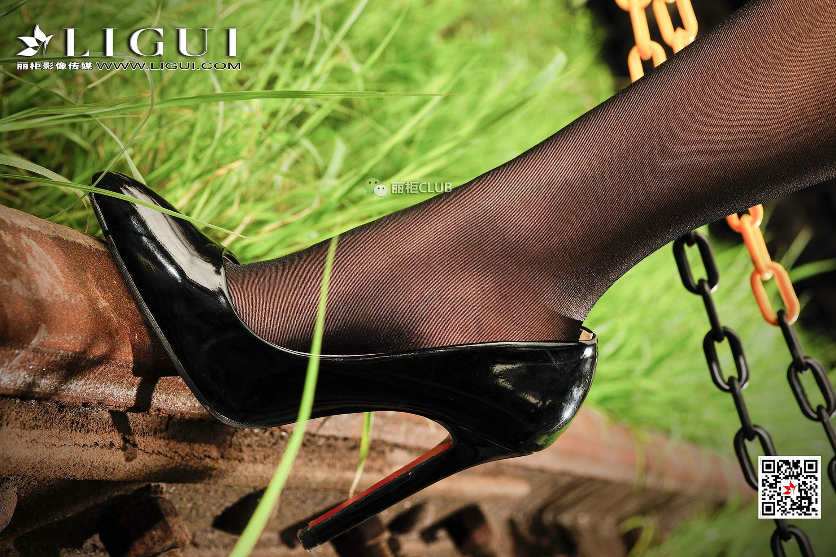 Model 笑笑《废旧火车道黑丝美脚》 [丽柜Ligui] 写真集