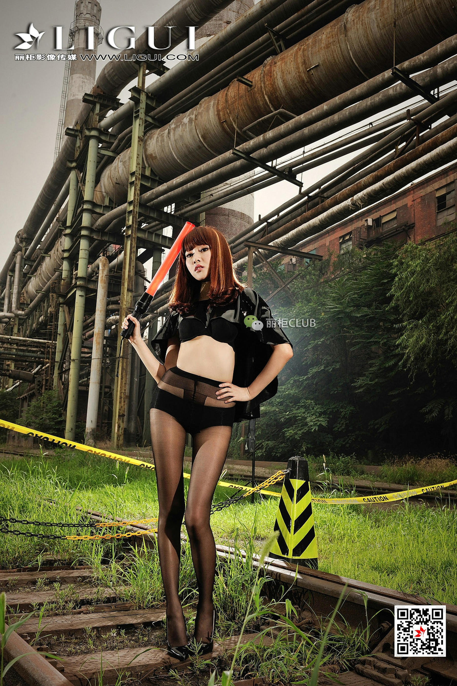 Model 笑笑《废旧火车道黑丝美脚》 [丽柜Ligui] 写真集