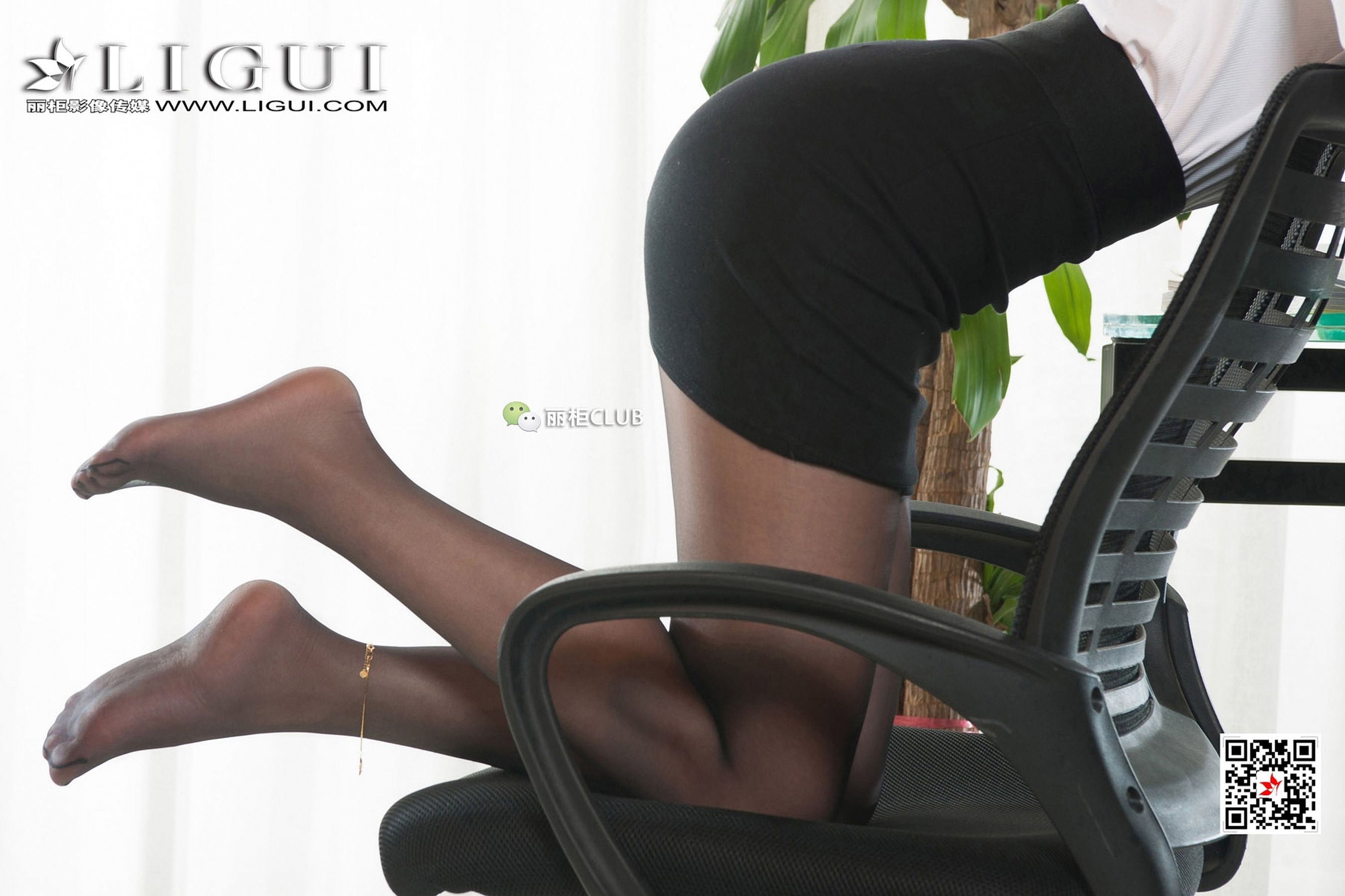 Model 腿模Youki《黑丝OL丝足》 [丽柜Ligui] 写真集