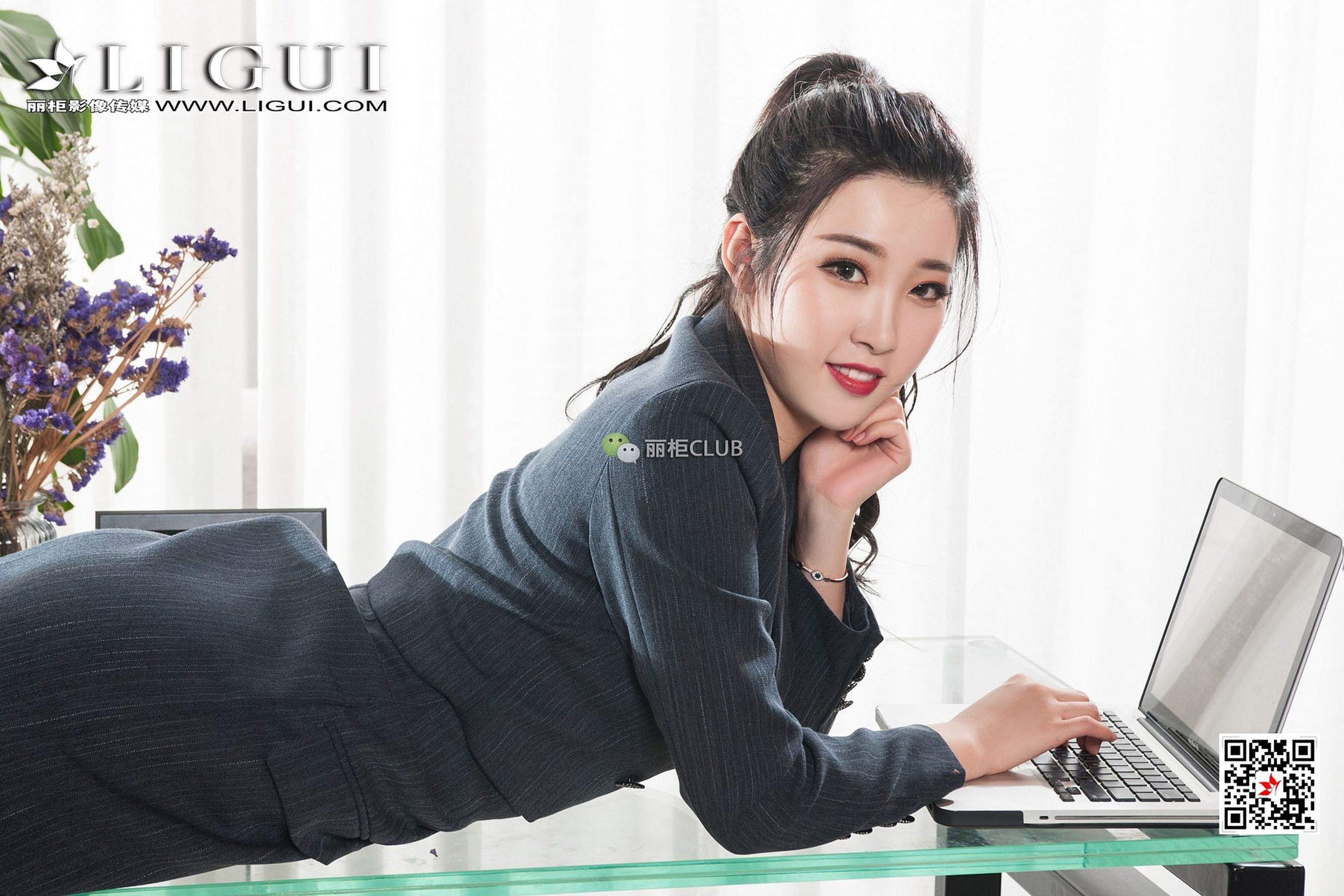 Mode 腿模筱筱《黑丝OL》 [丽柜Ligui] 写真集