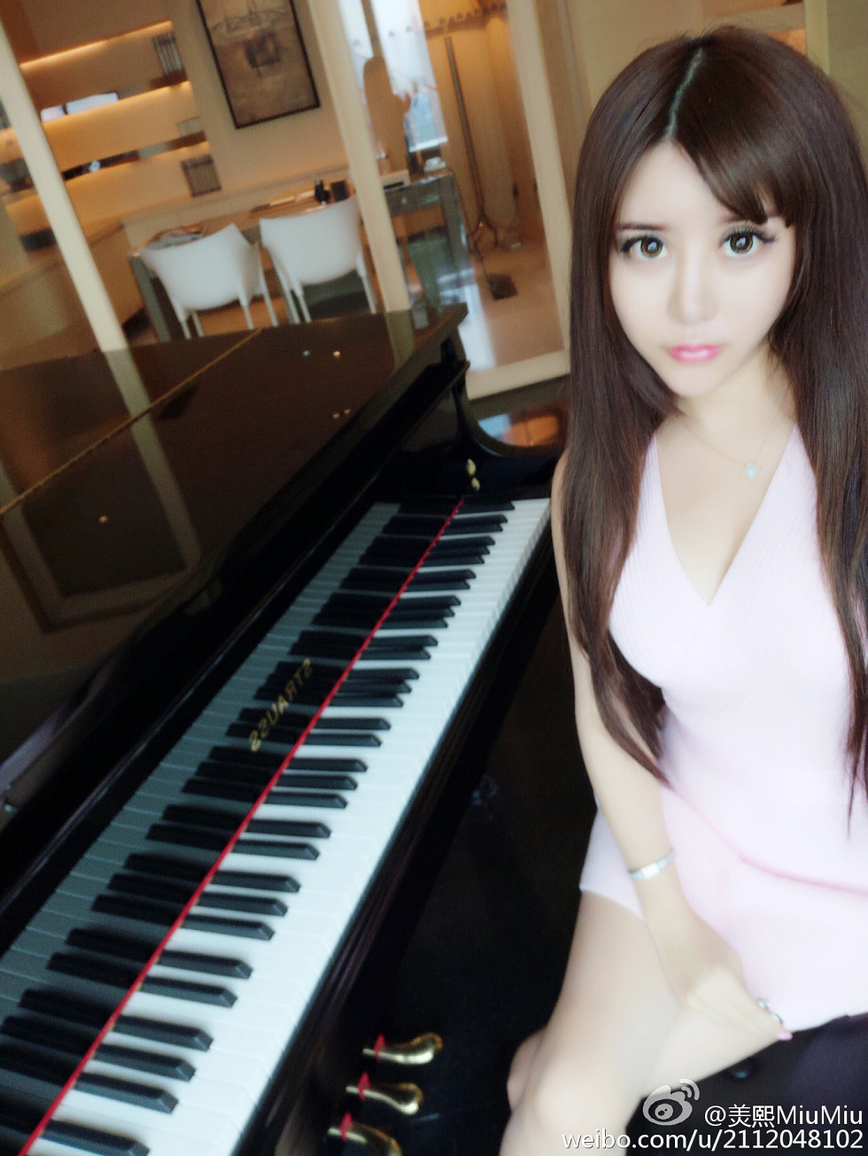 混血嫩模美熙MiuMiu完美身材火辣喷血大尺度微博写真456P