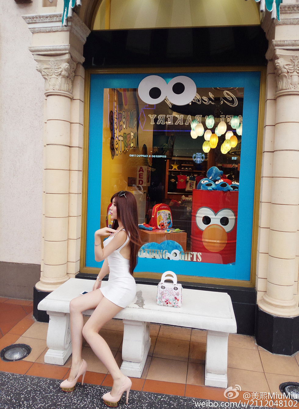 混血嫩模美熙MiuMiu完美身材火辣喷血大尺度微博写真456P