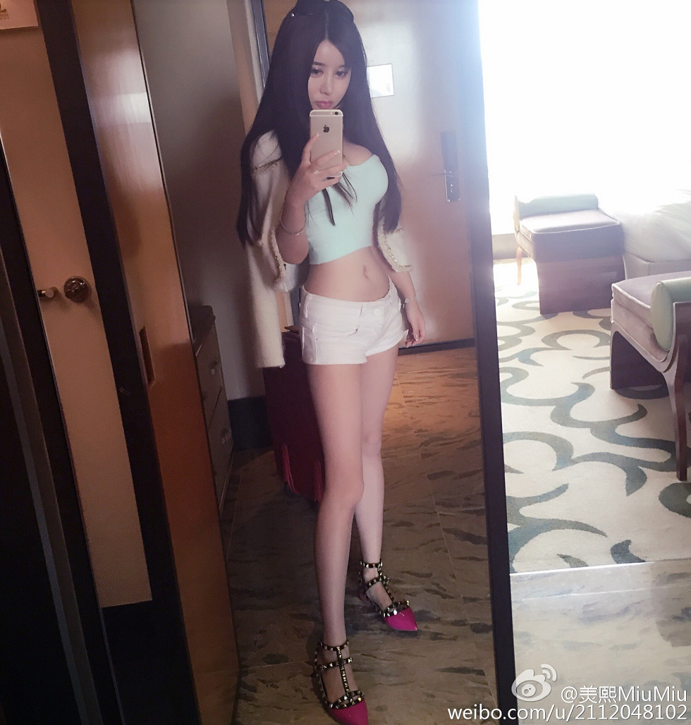 混血嫩模美熙MiuMiu完美身材火辣喷血大尺度微博写真456P