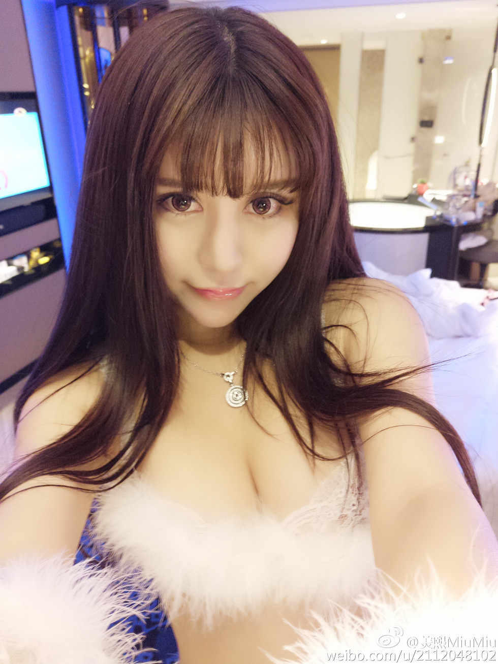 混血嫩模美熙MiuMiu完美身材火辣喷血大尺度微博写真456P