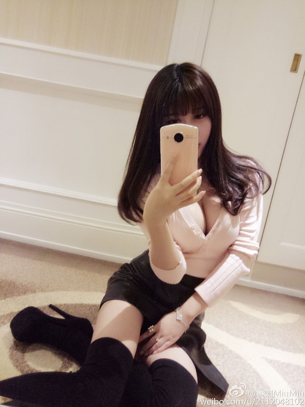 混血嫩模美熙MiuMiu完美身材火辣喷血大尺度微博写真456P