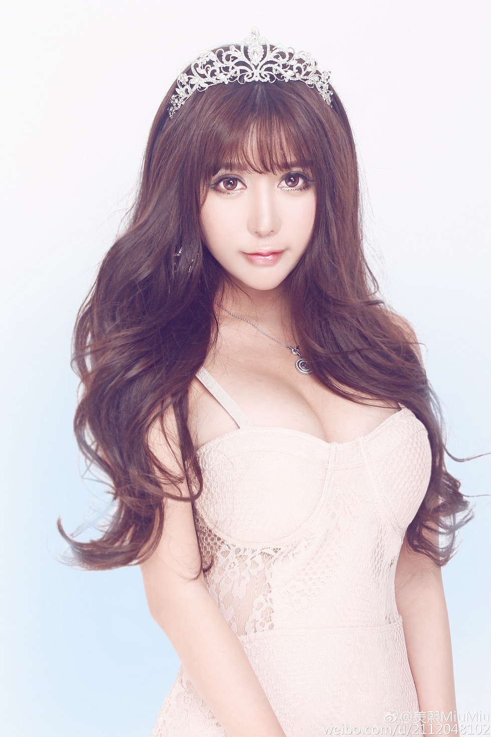 混血嫩模美熙MiuMiu完美身材火辣喷血大尺度微博写真456P