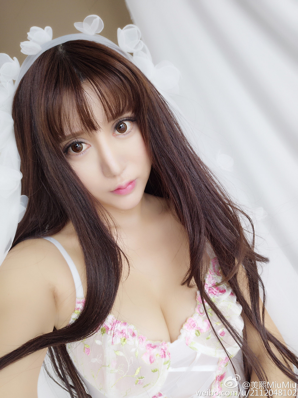 混血嫩模美熙MiuMiu完美身材火辣喷血大尺度微博写真456P