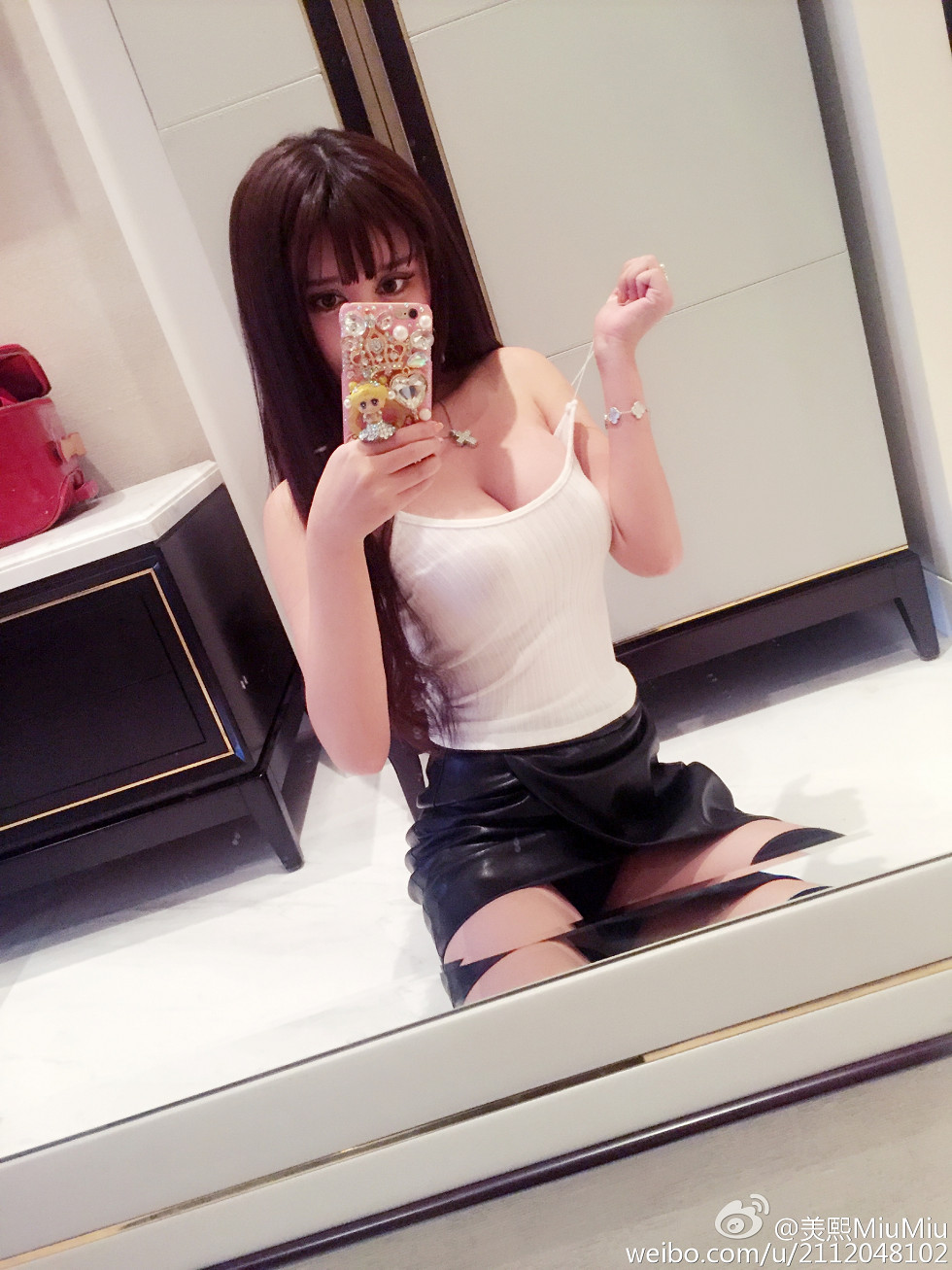 混血嫩模美熙MiuMiu完美身材火辣喷血大尺度微博写真456P