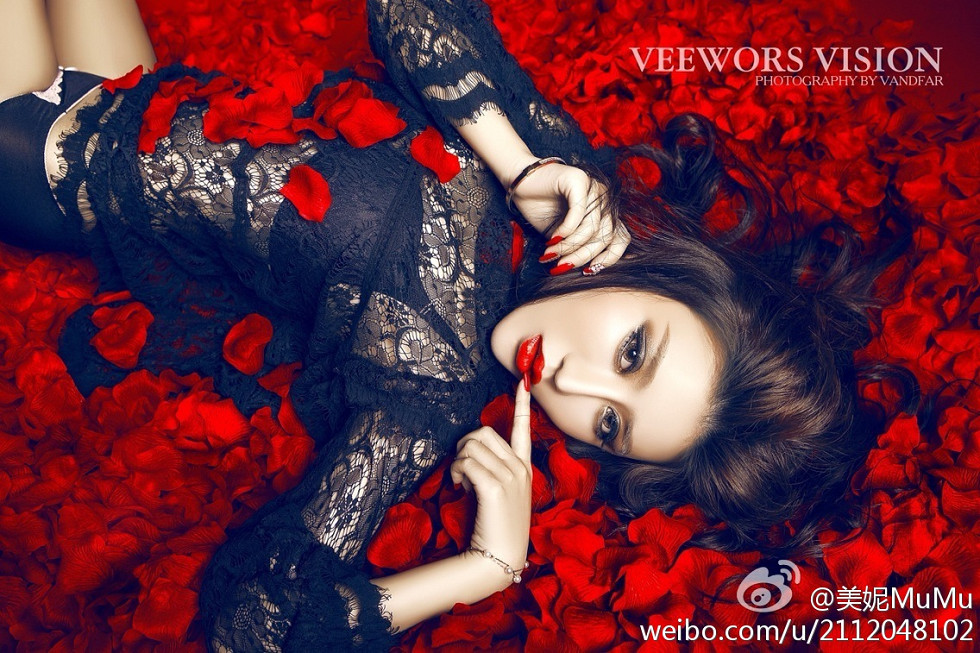 混血嫩模美熙MiuMiu完美身材火辣喷血大尺度微博写真456P