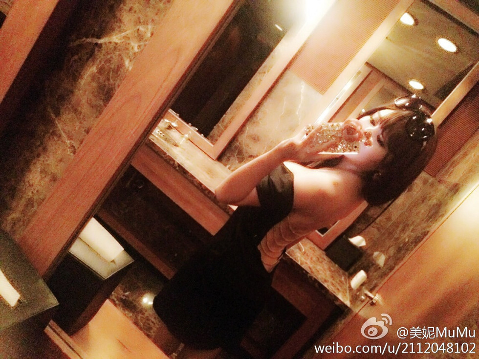 混血嫩模美熙MiuMiu完美身材火辣喷血大尺度微博写真456P